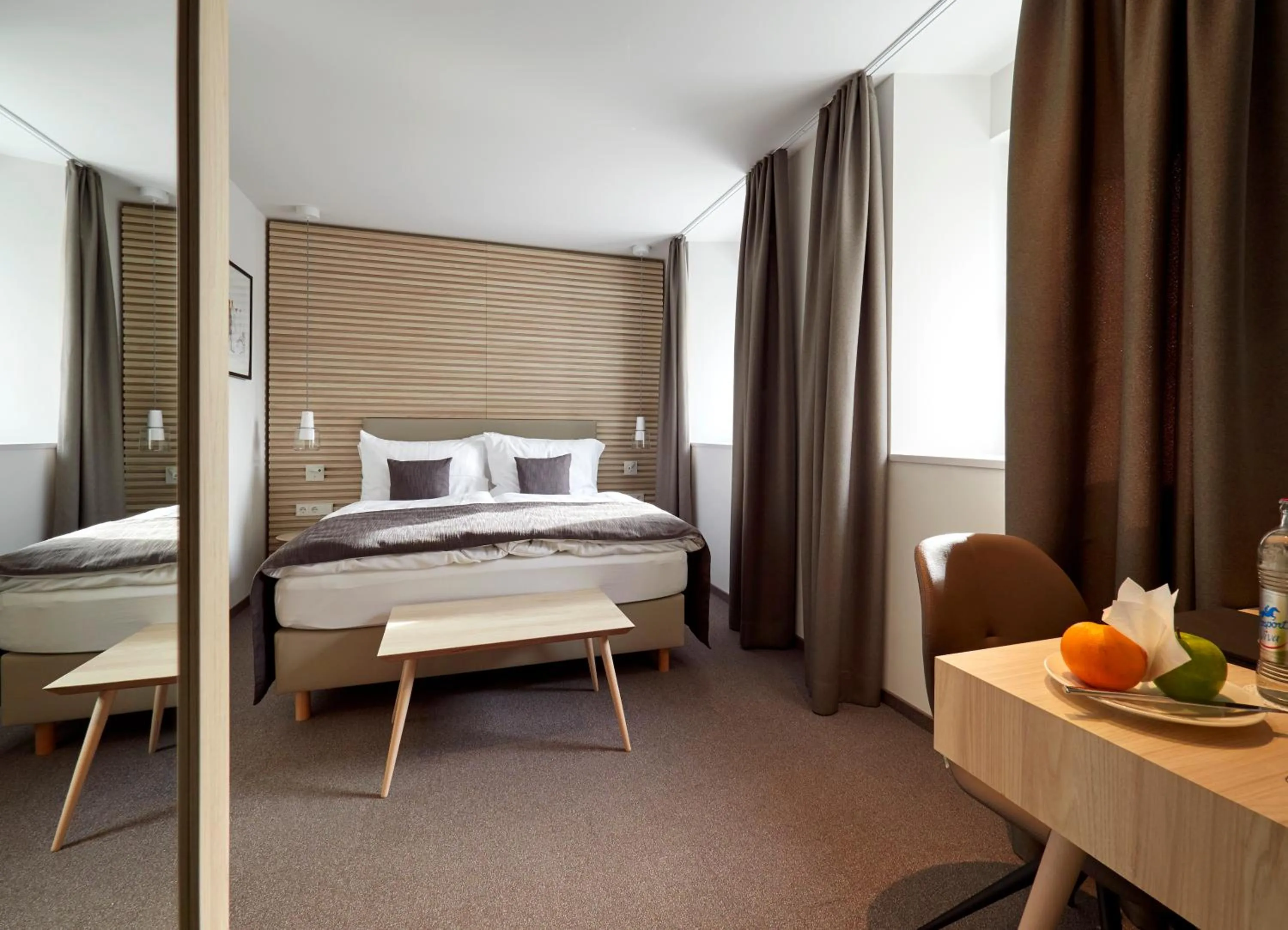 Seating area, Bed in Hostellerie Stafelter