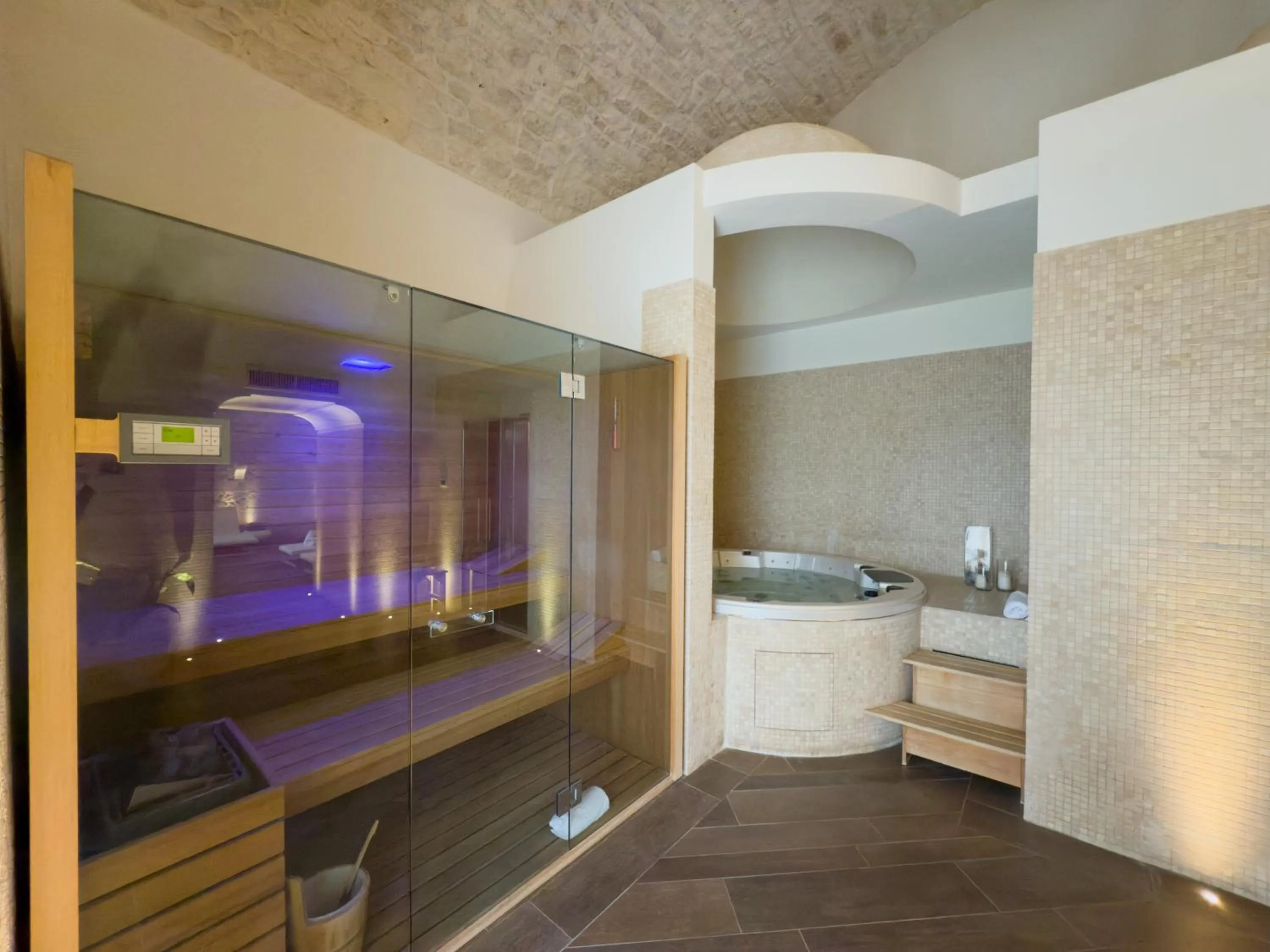 Hot Tub in Relais Il Santissimo