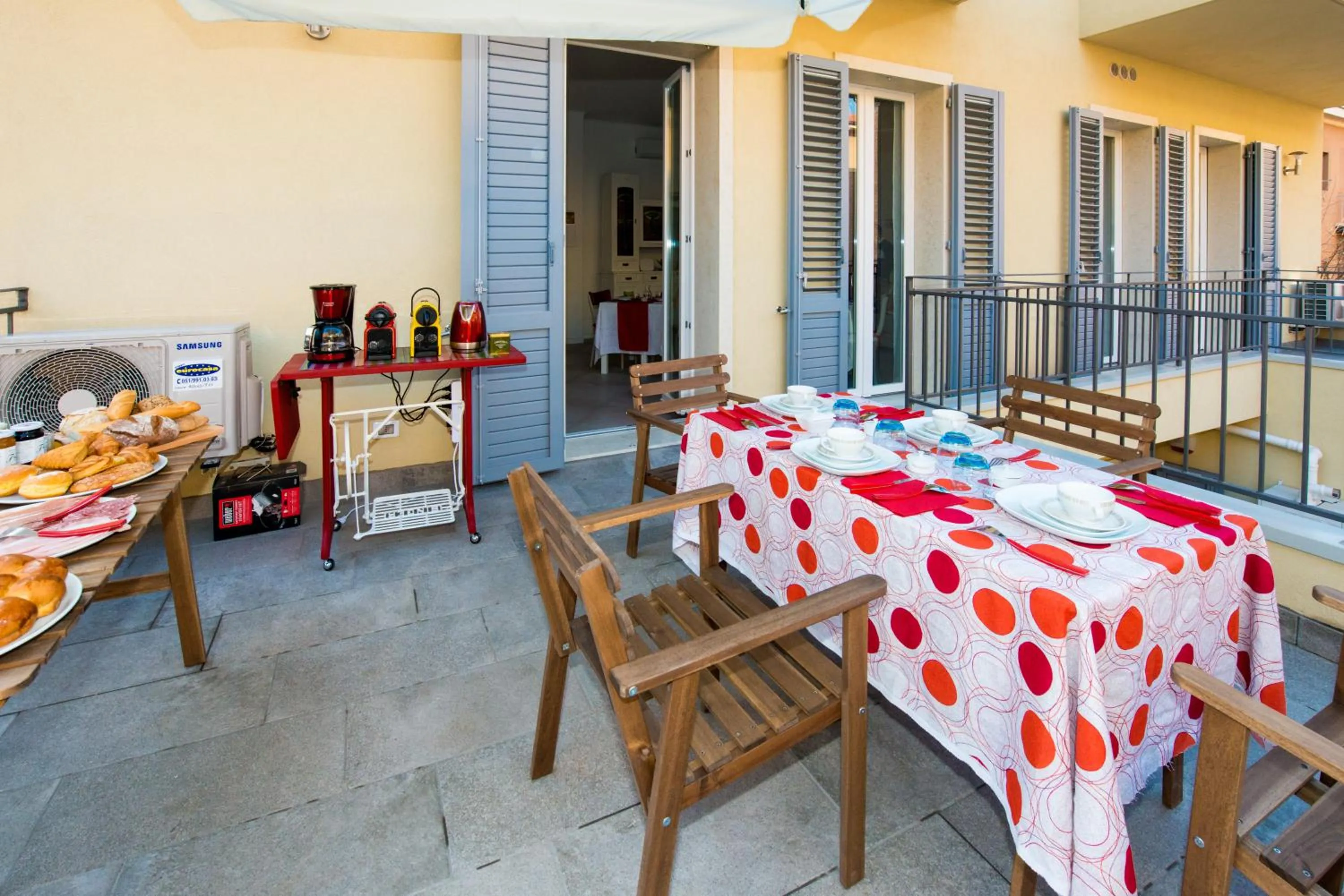 Patio in Ramo Rosso di Paolo Natalini