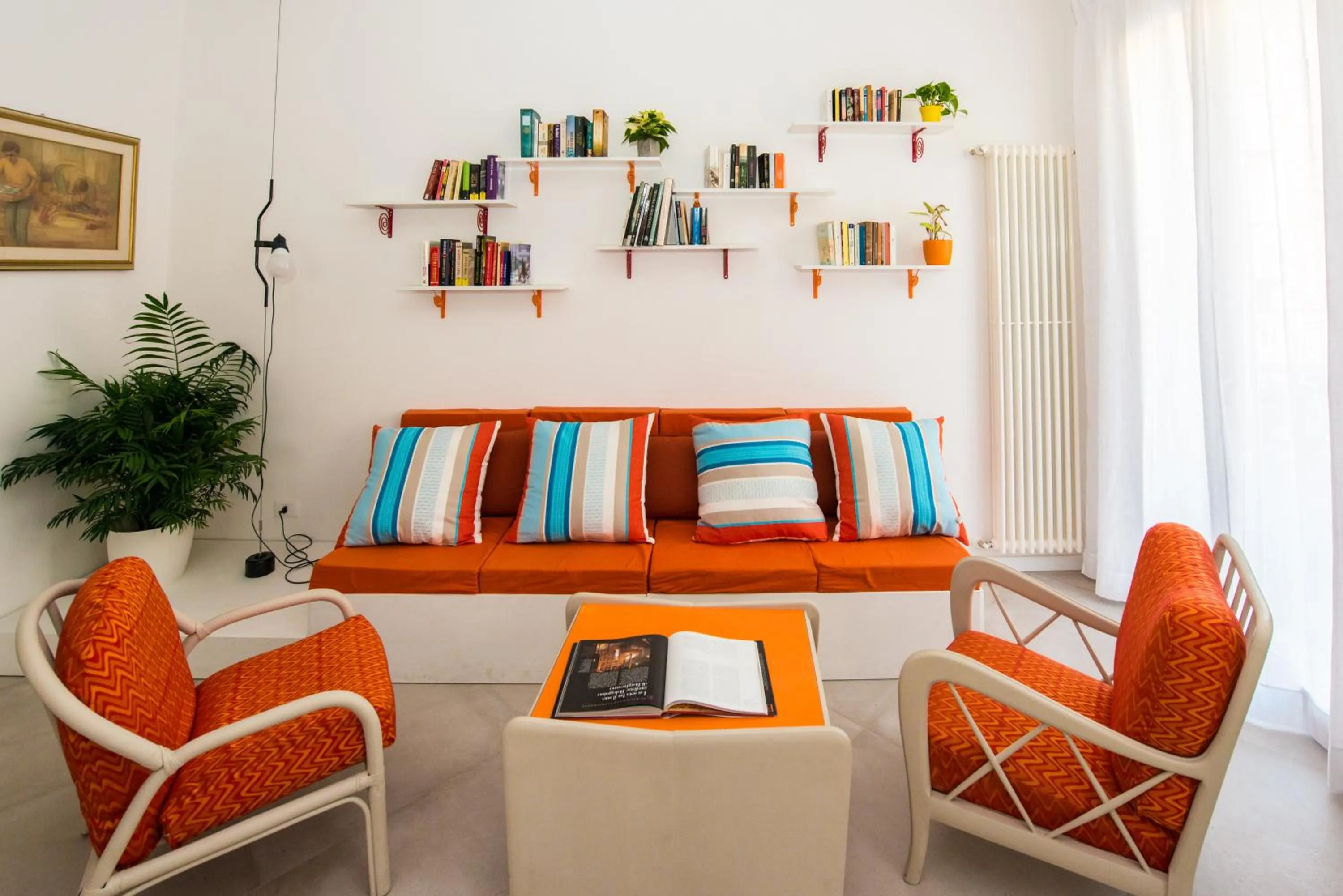 Communal lounge/ TV room in Ramo Rosso di Paolo Natalini