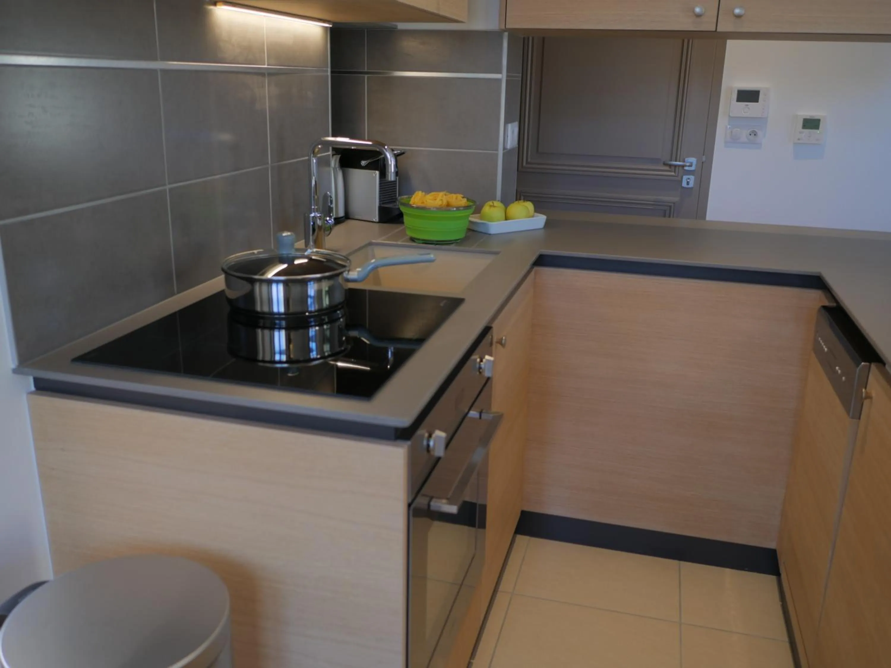 Kitchen or kitchenette in Résidence de Tourisme Central Parc Tours