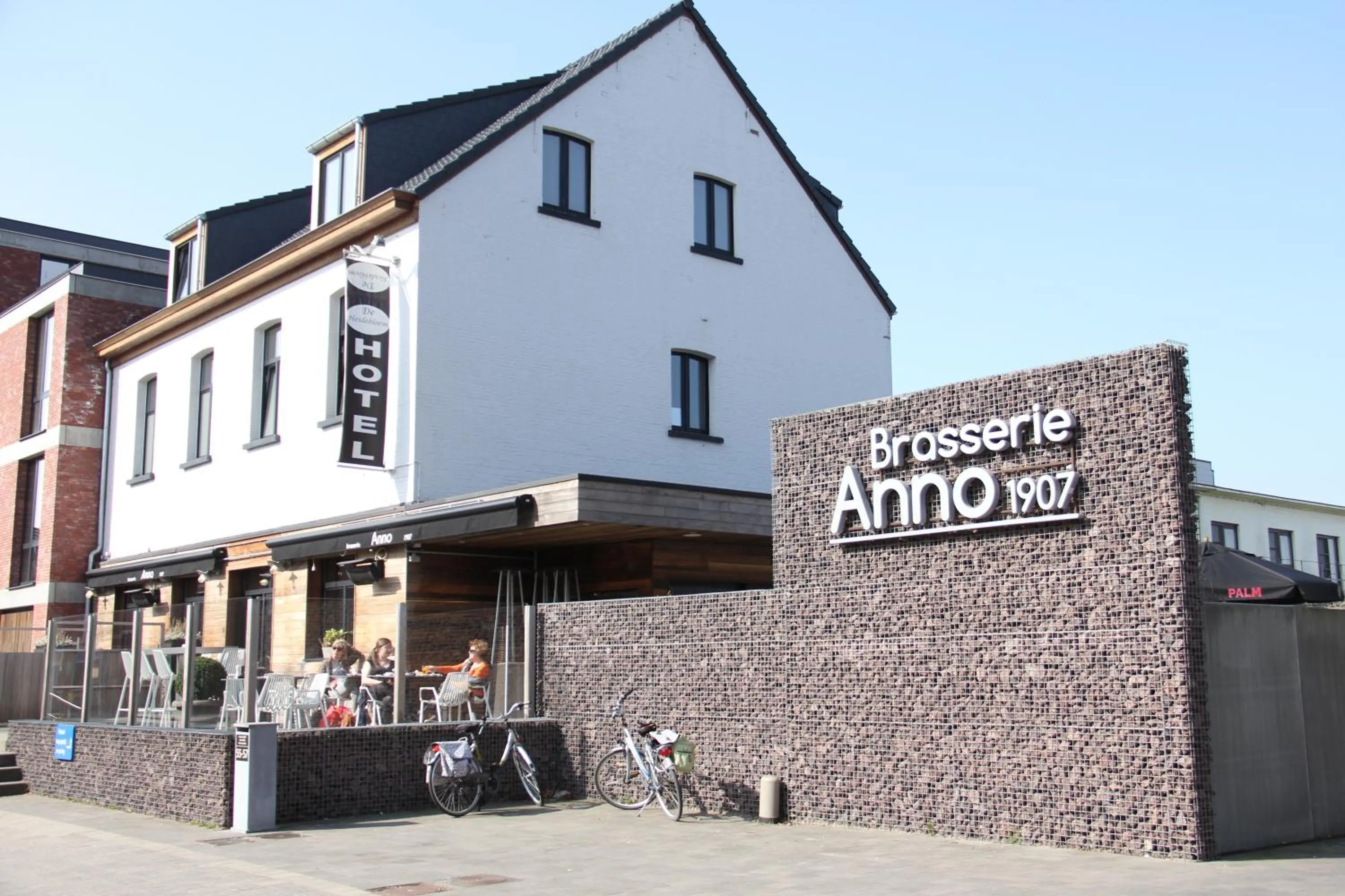 Facade/entrance in De Heidebloem