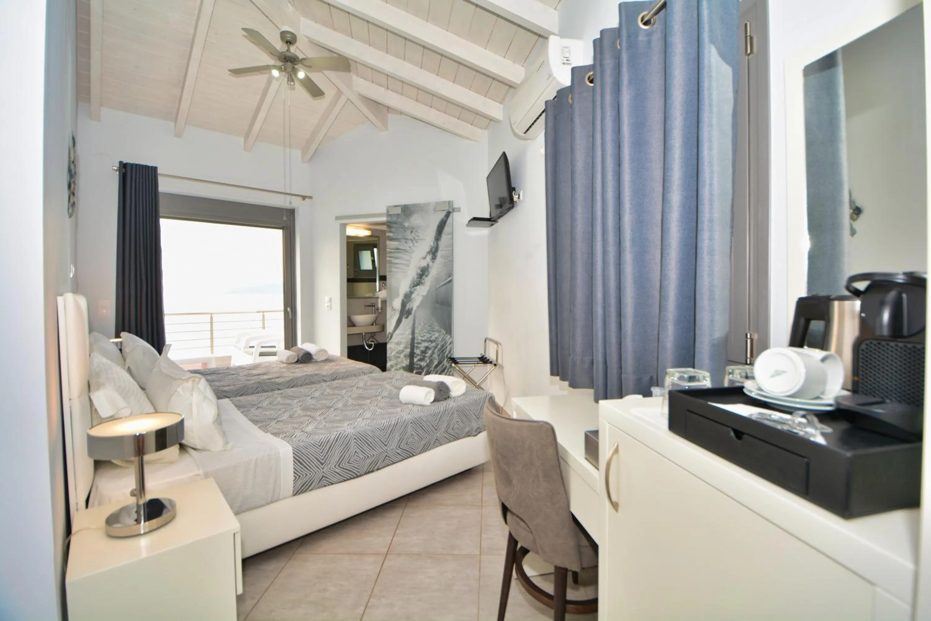 Photo of the whole room, Bed in Dardiza Boutique Hotel