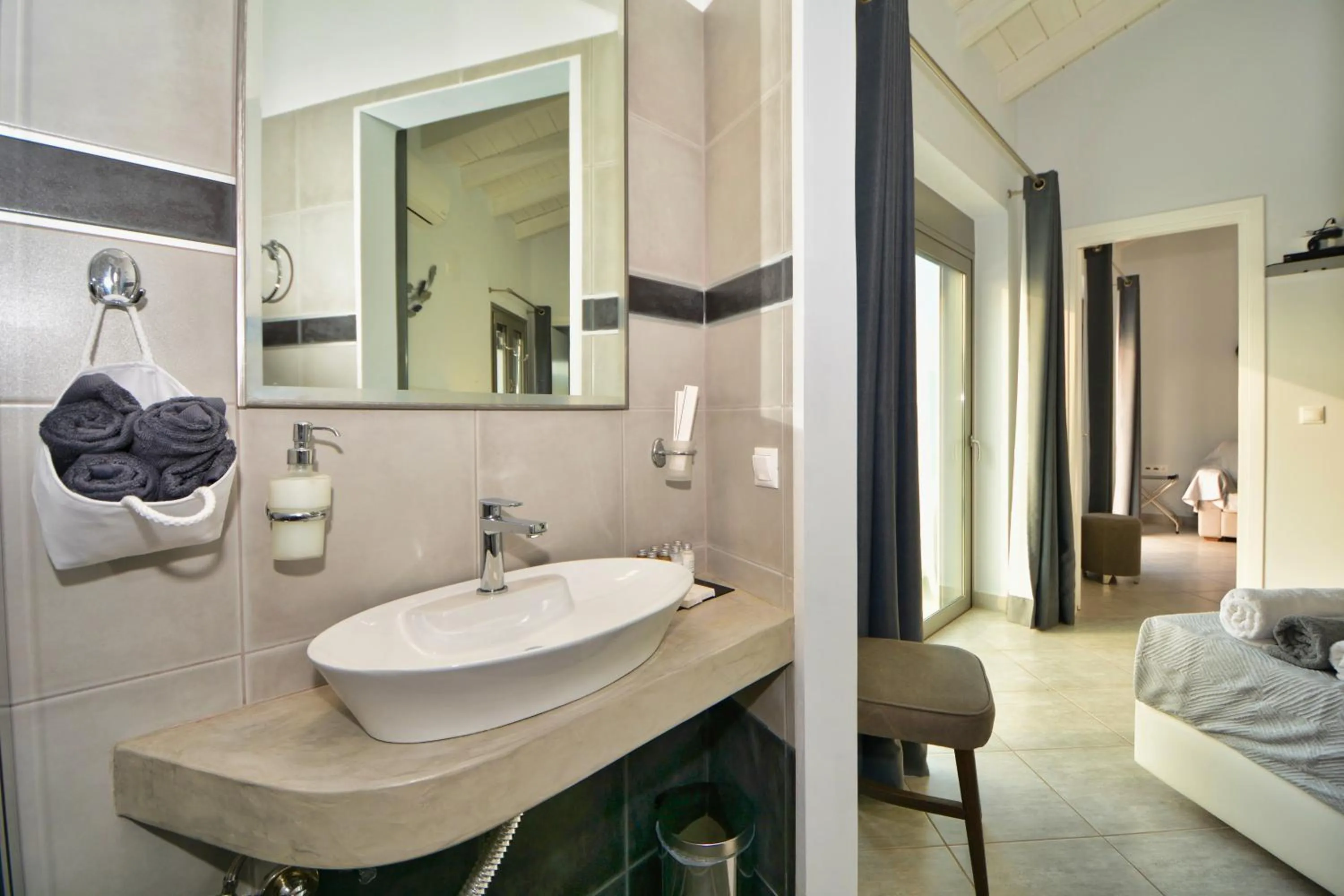 Bathroom, Bed in Dardiza Boutique Hotel
