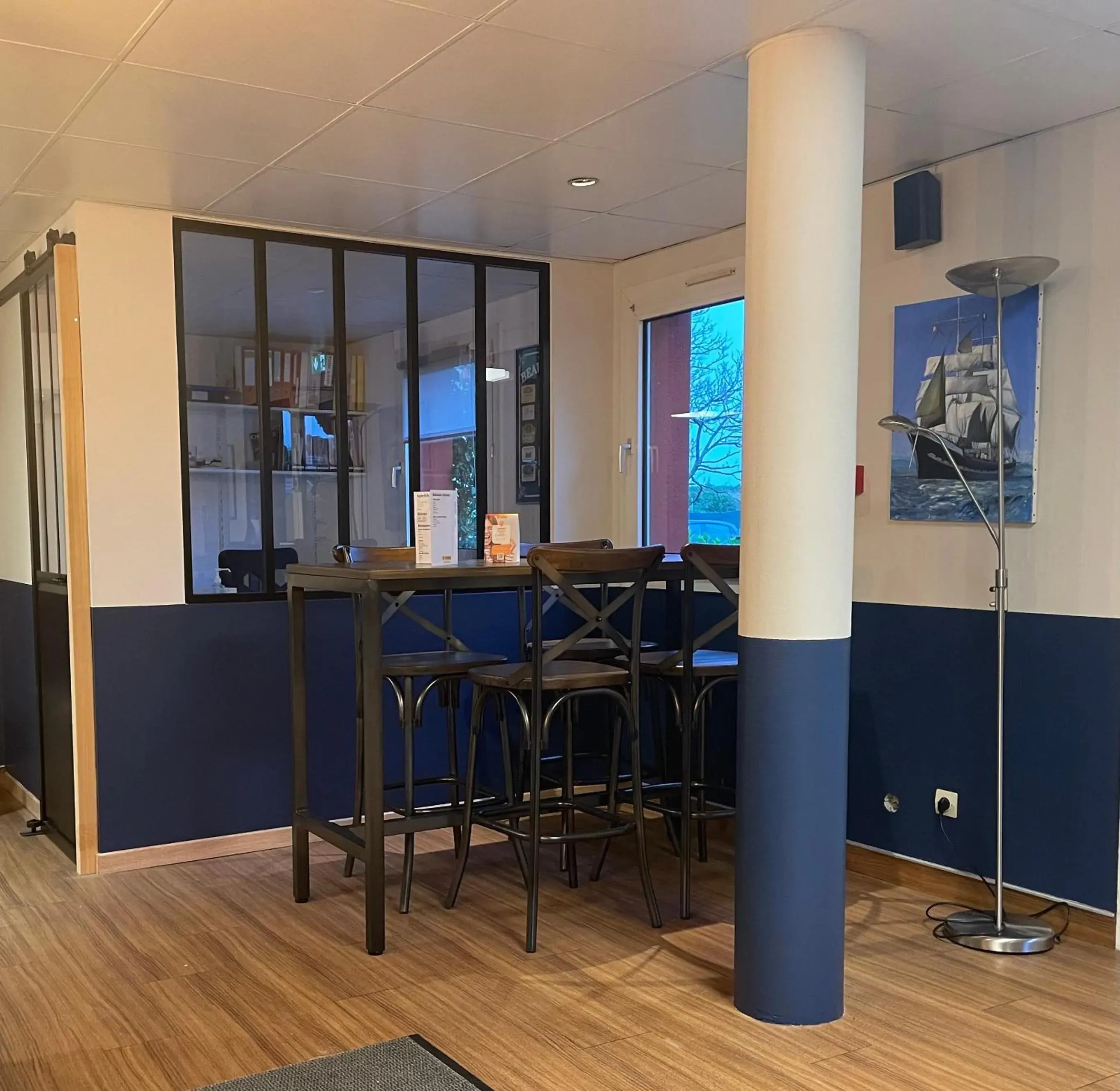 Lobby or reception in Initial by Balladins Lyon Villefranche-sur-Saône Lobby or reception in Initial by Balladins Lyon Villefranche-sur-Saône