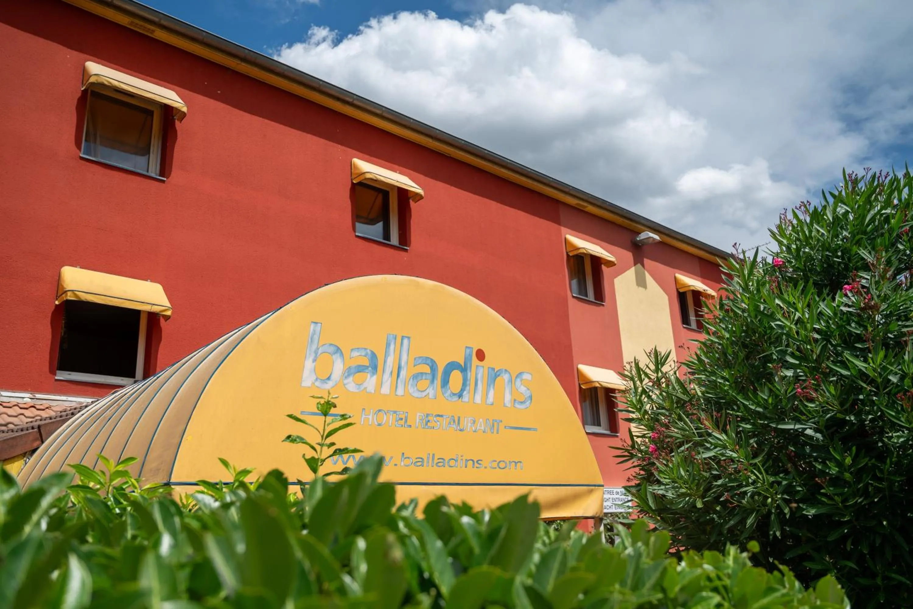 Property building in Initial by Balladins Lyon Villefranche-sur-Saône