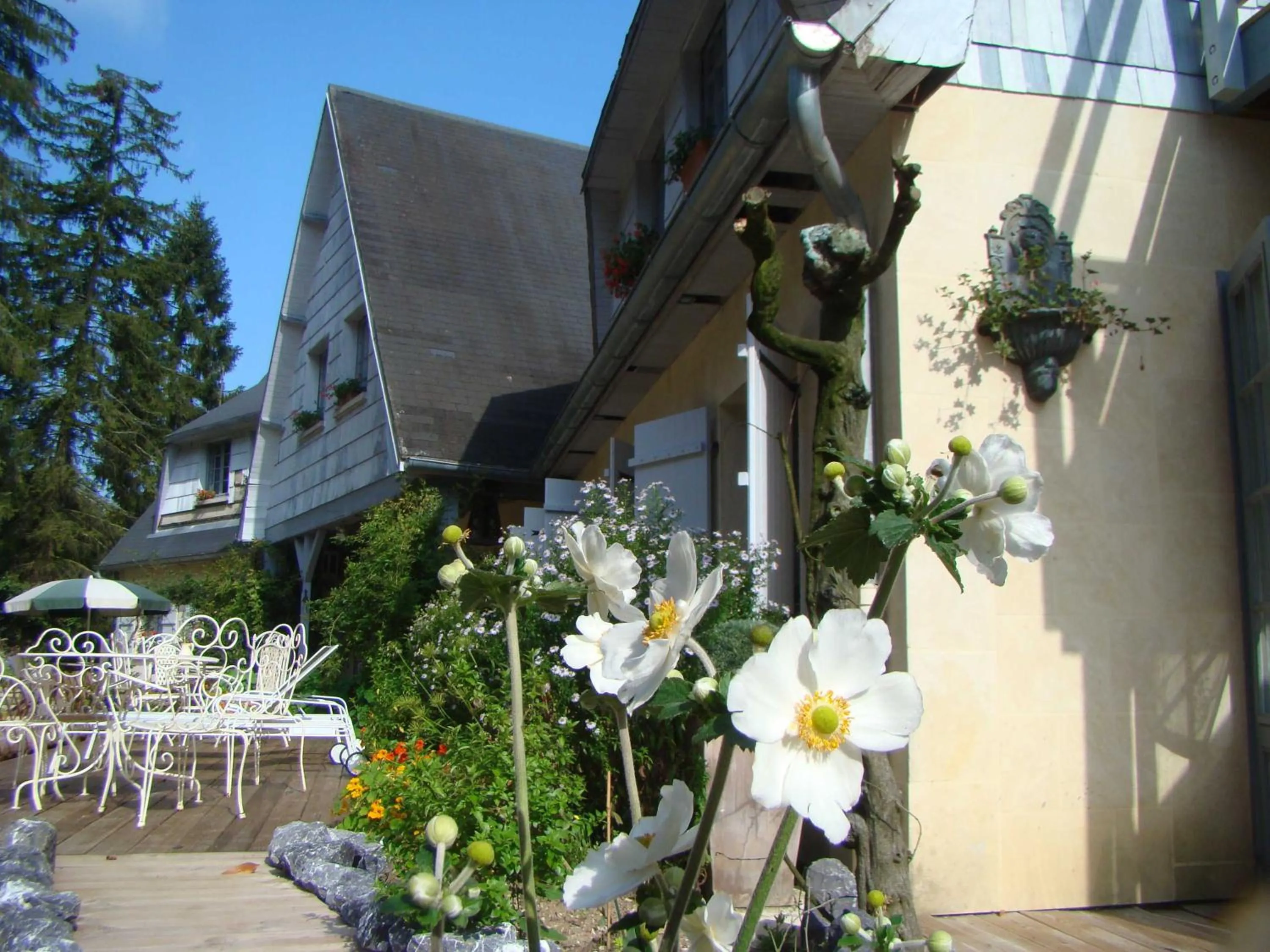 Patio in Le jardin de Saint Jean