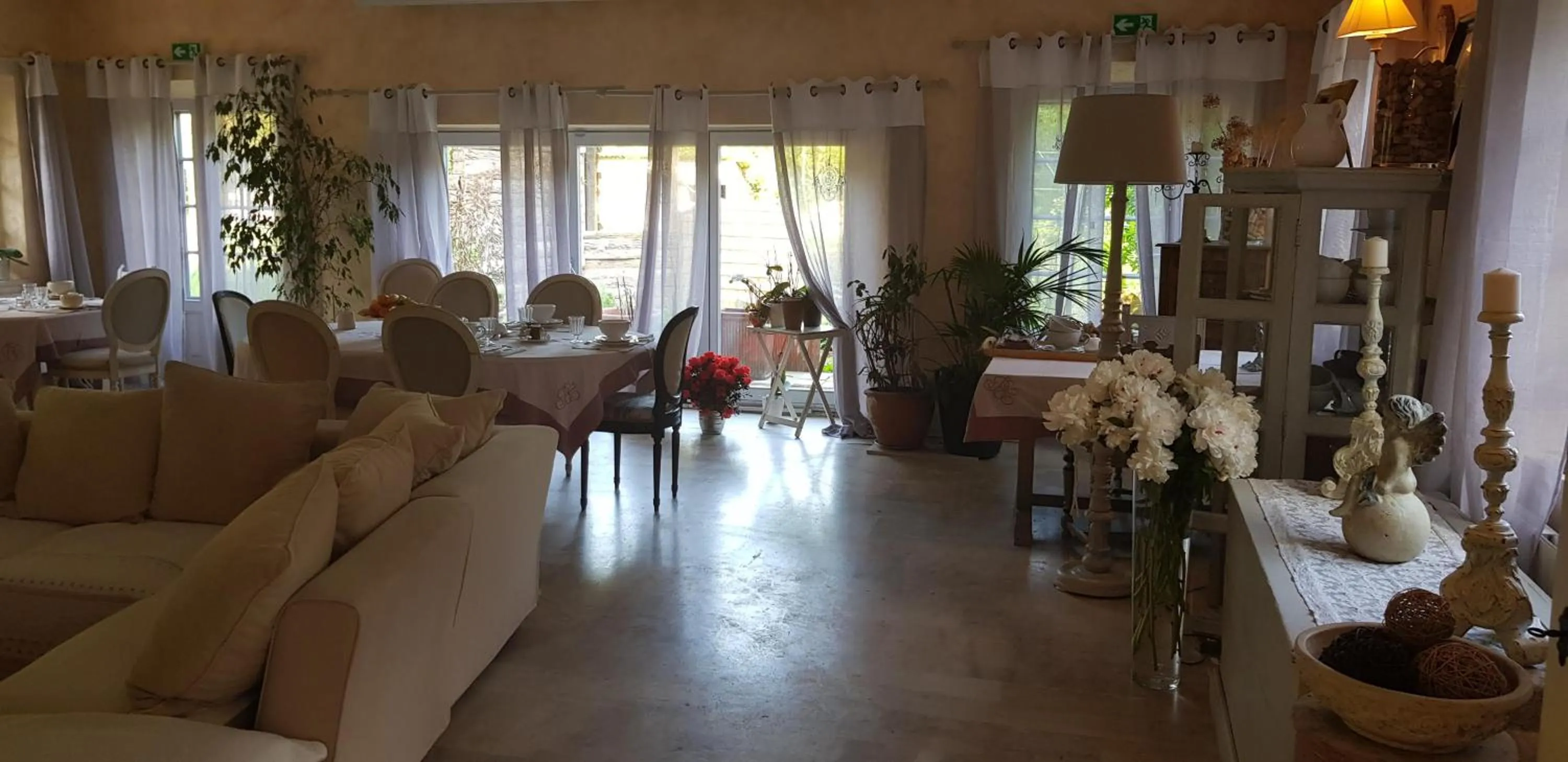 Seating area in Le jardin de Saint Jean