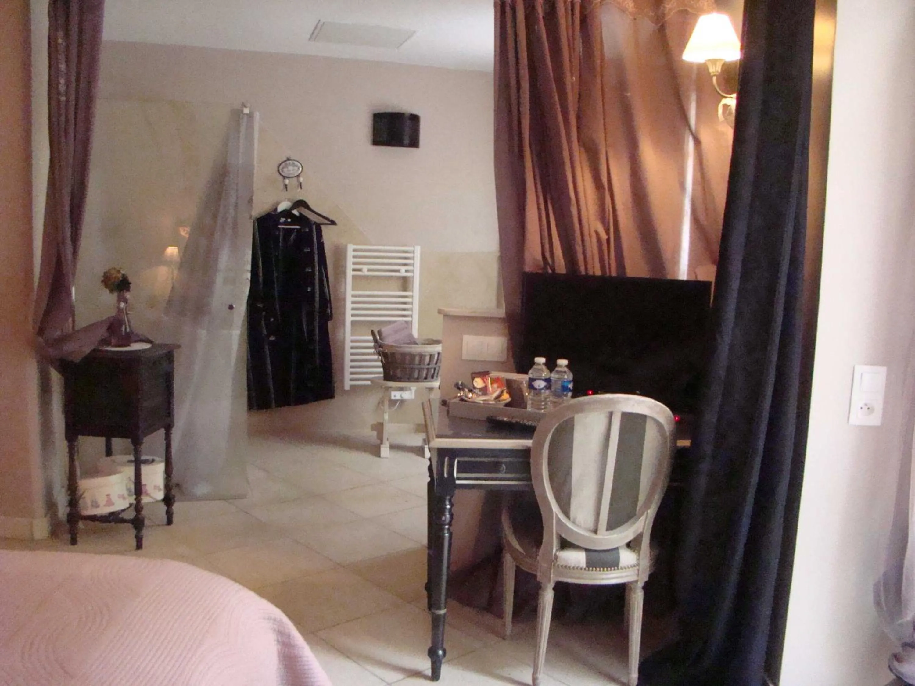 Logo/Certificate/Sign, Bed in Le jardin de Saint Jean