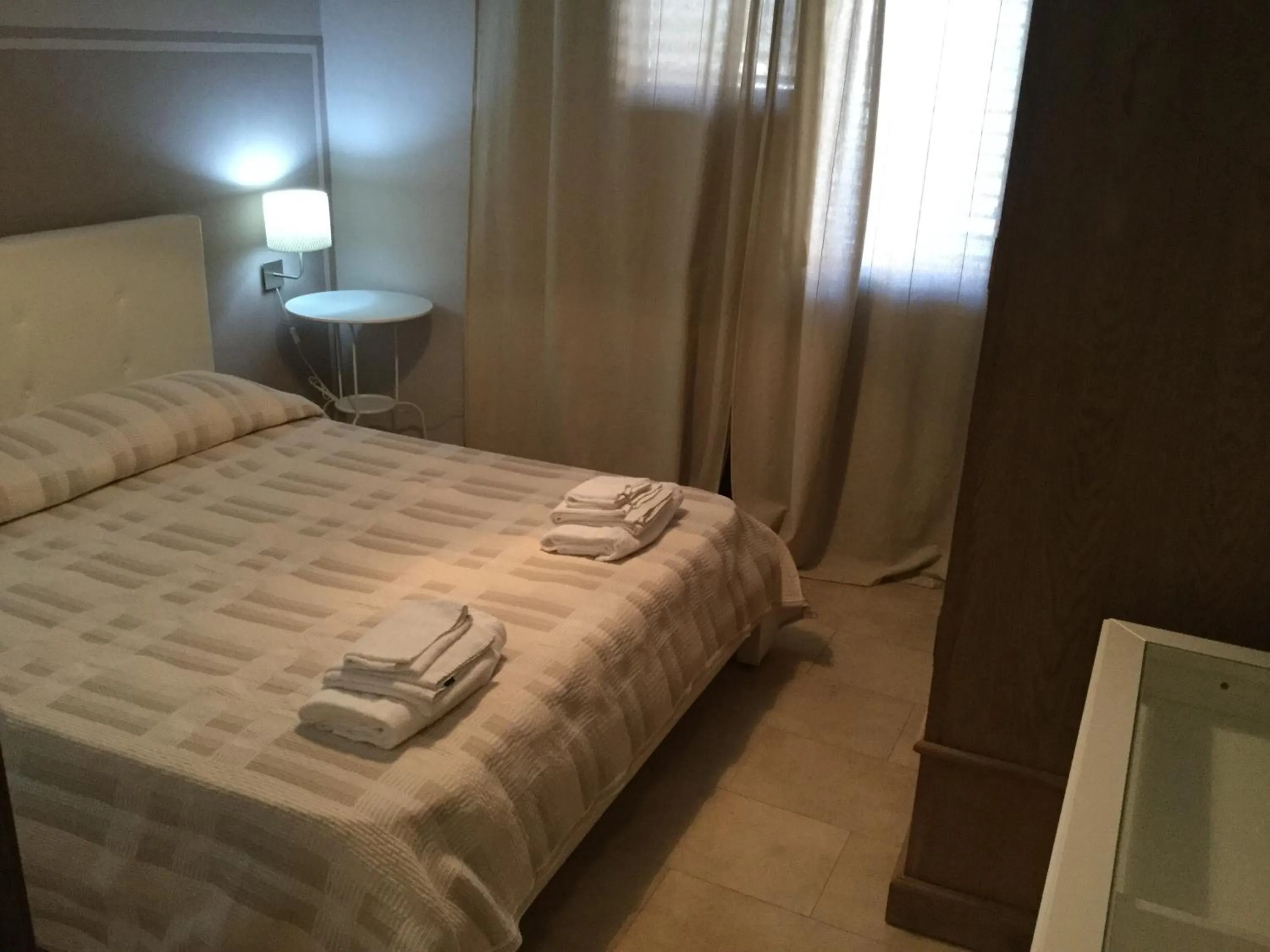 Photo of the whole room, Bed in Marina di Cala del Sole