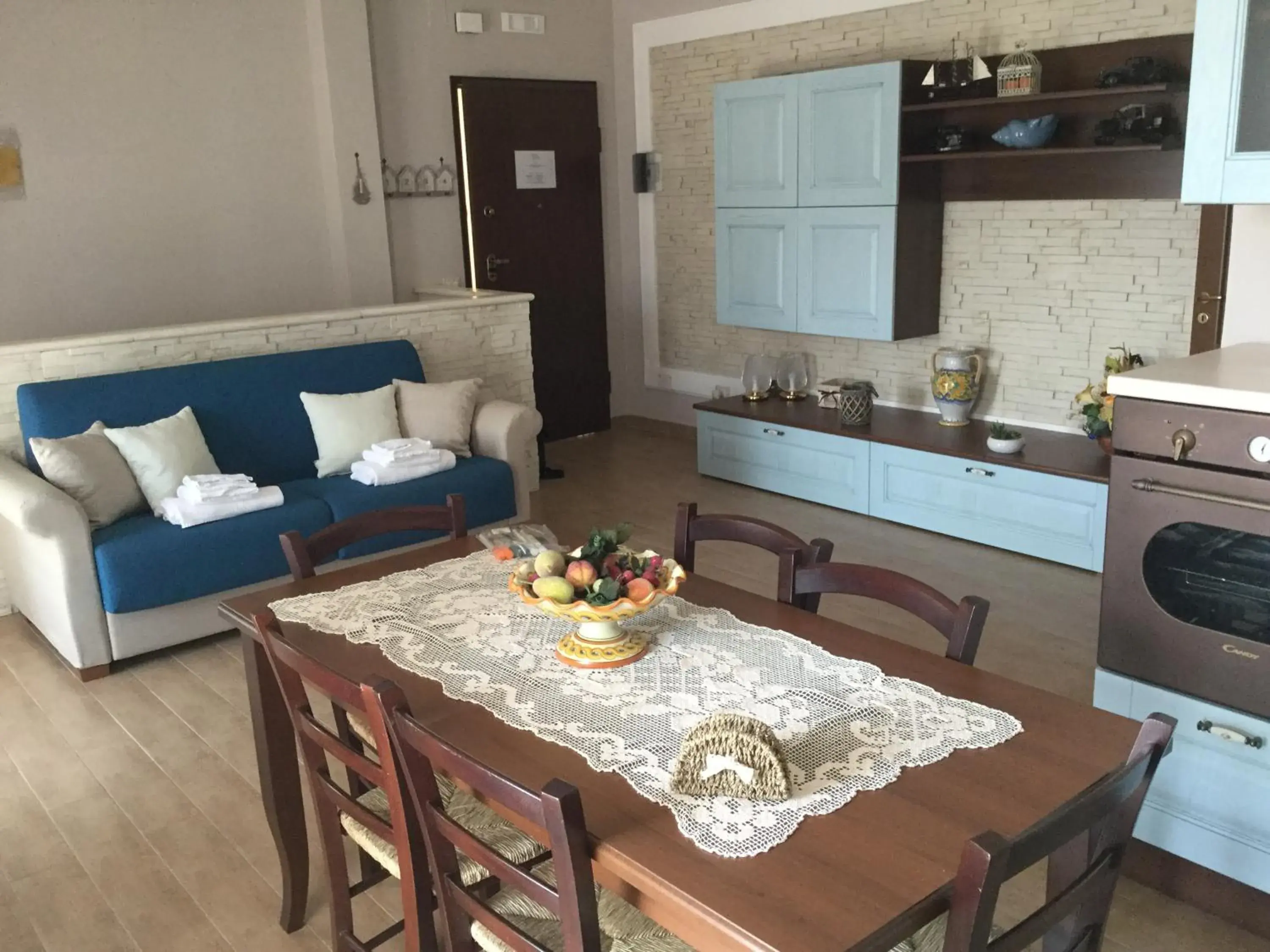 Kitchen or kitchenette, Dining Area in Marina di Cala del Sole