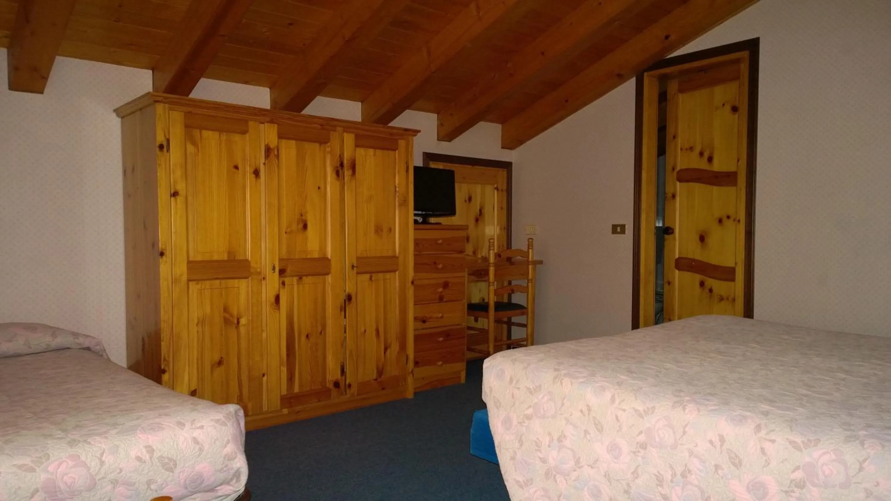 Shower in Hotel Mignon