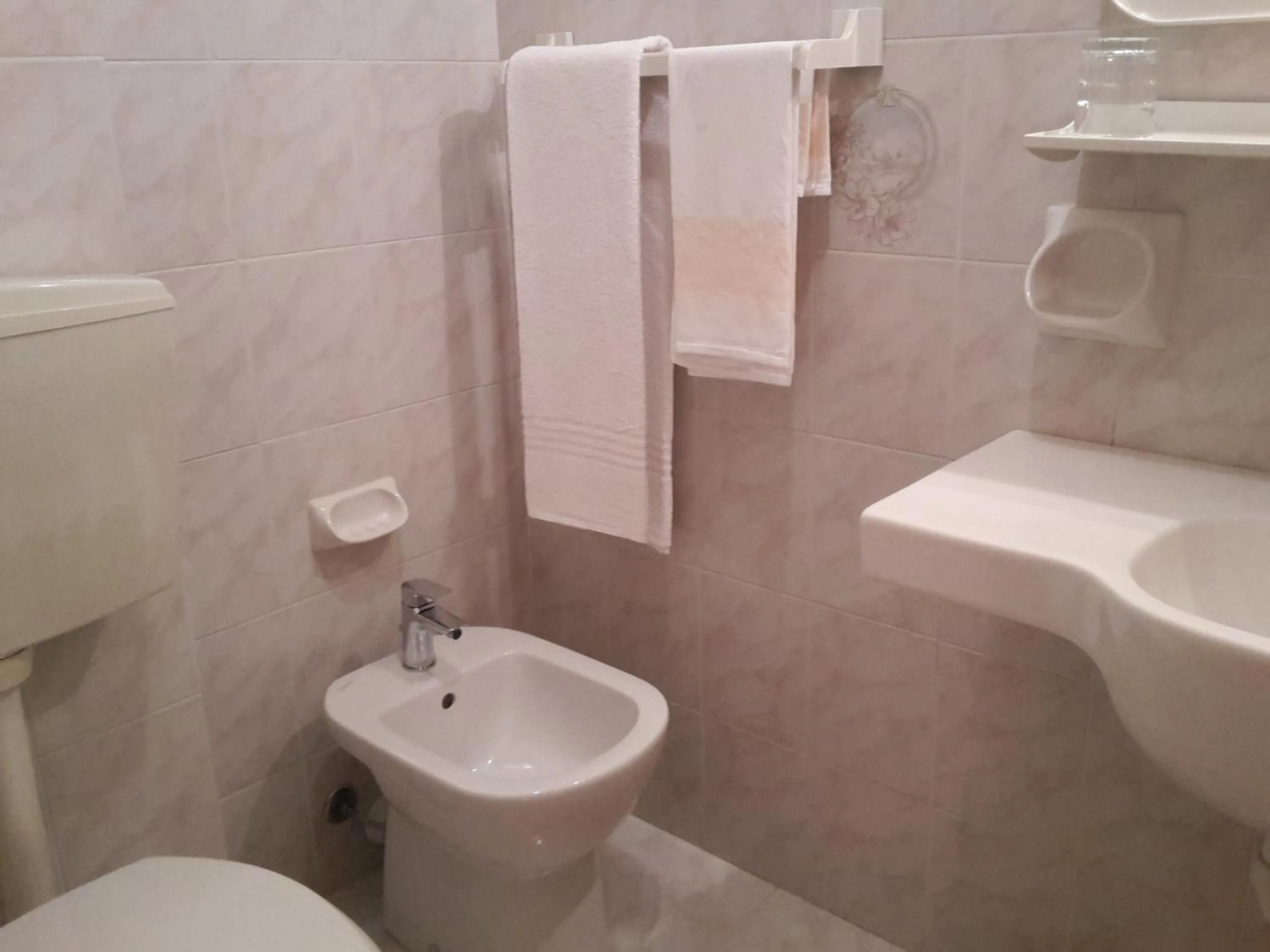 Shower in Hotel Mignon