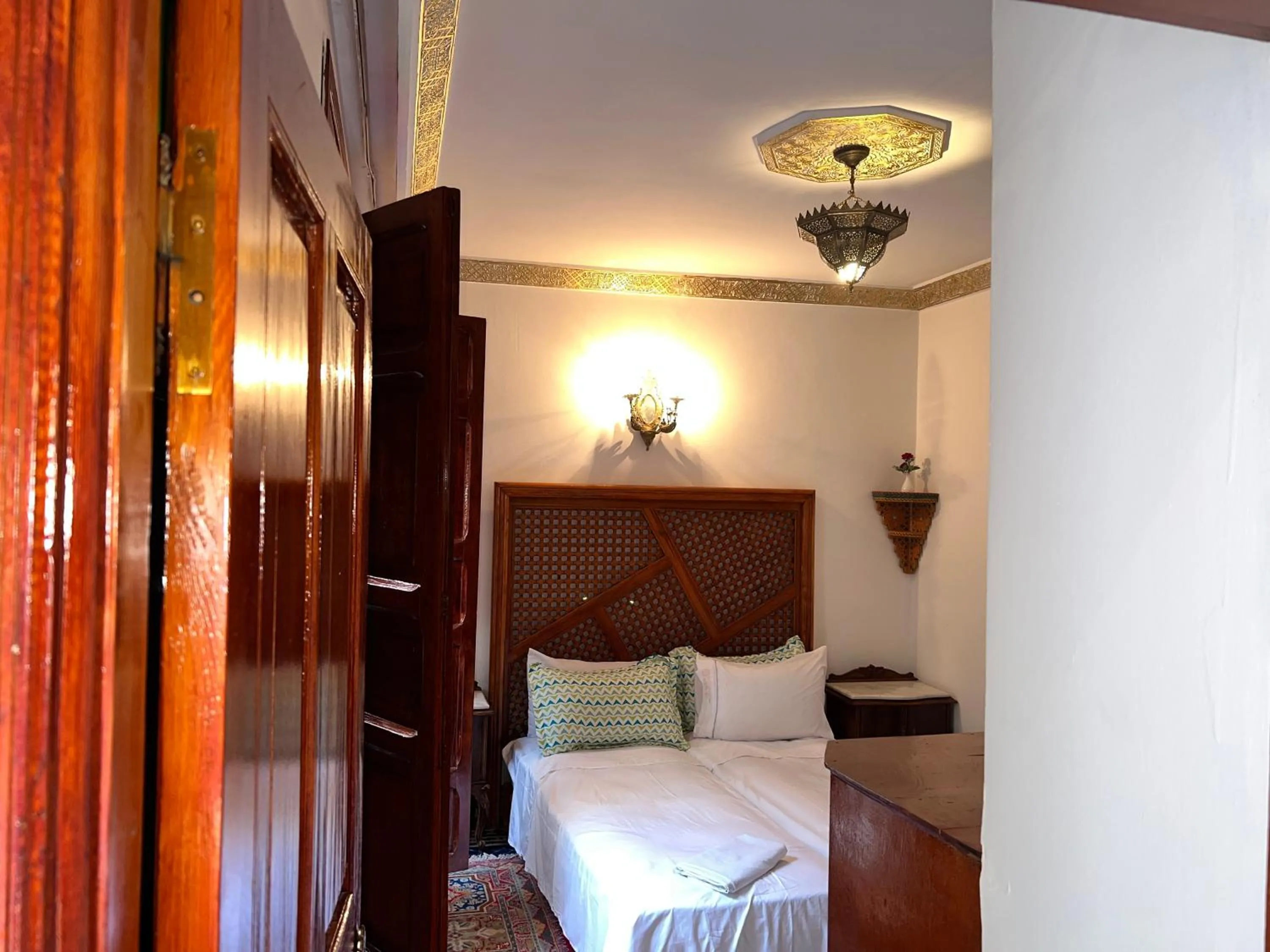 Bed in Fès Riad Scalia Traditional Guesthouse Morocco