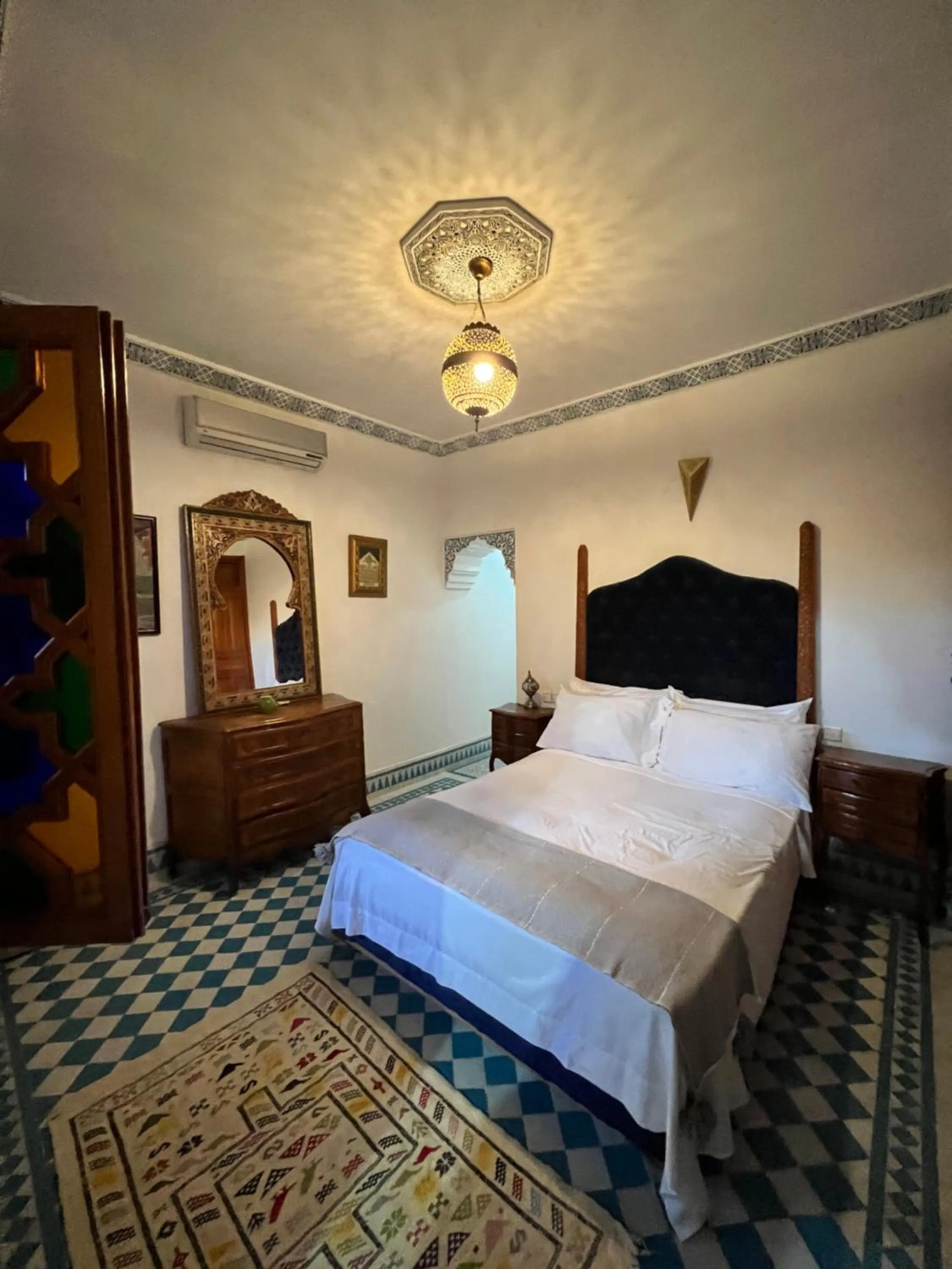 Bed in Fès Riad Scalia Traditional Guesthouse Morocco