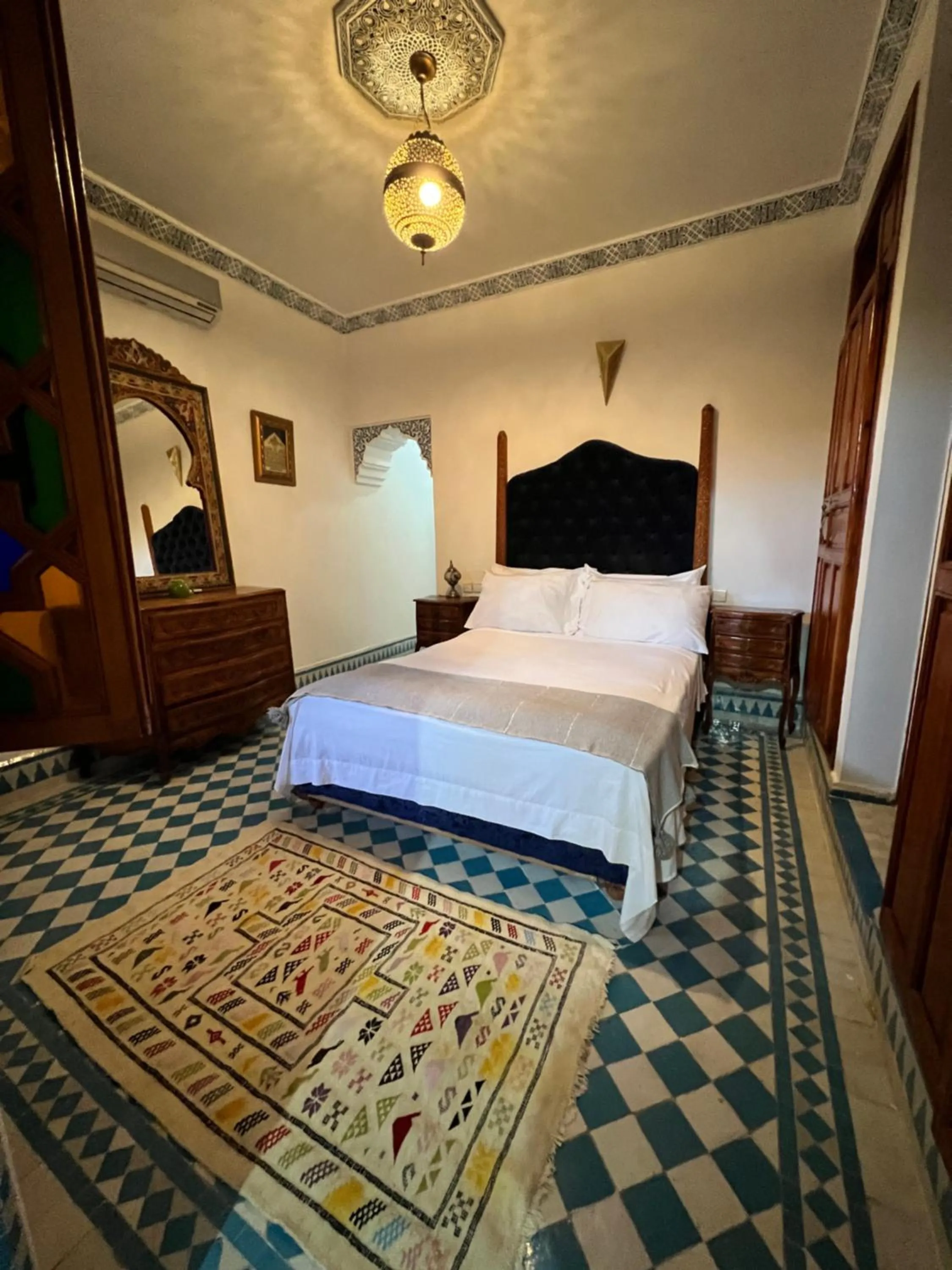 Bed in Fès Riad Scalia Traditional Guesthouse Morocco