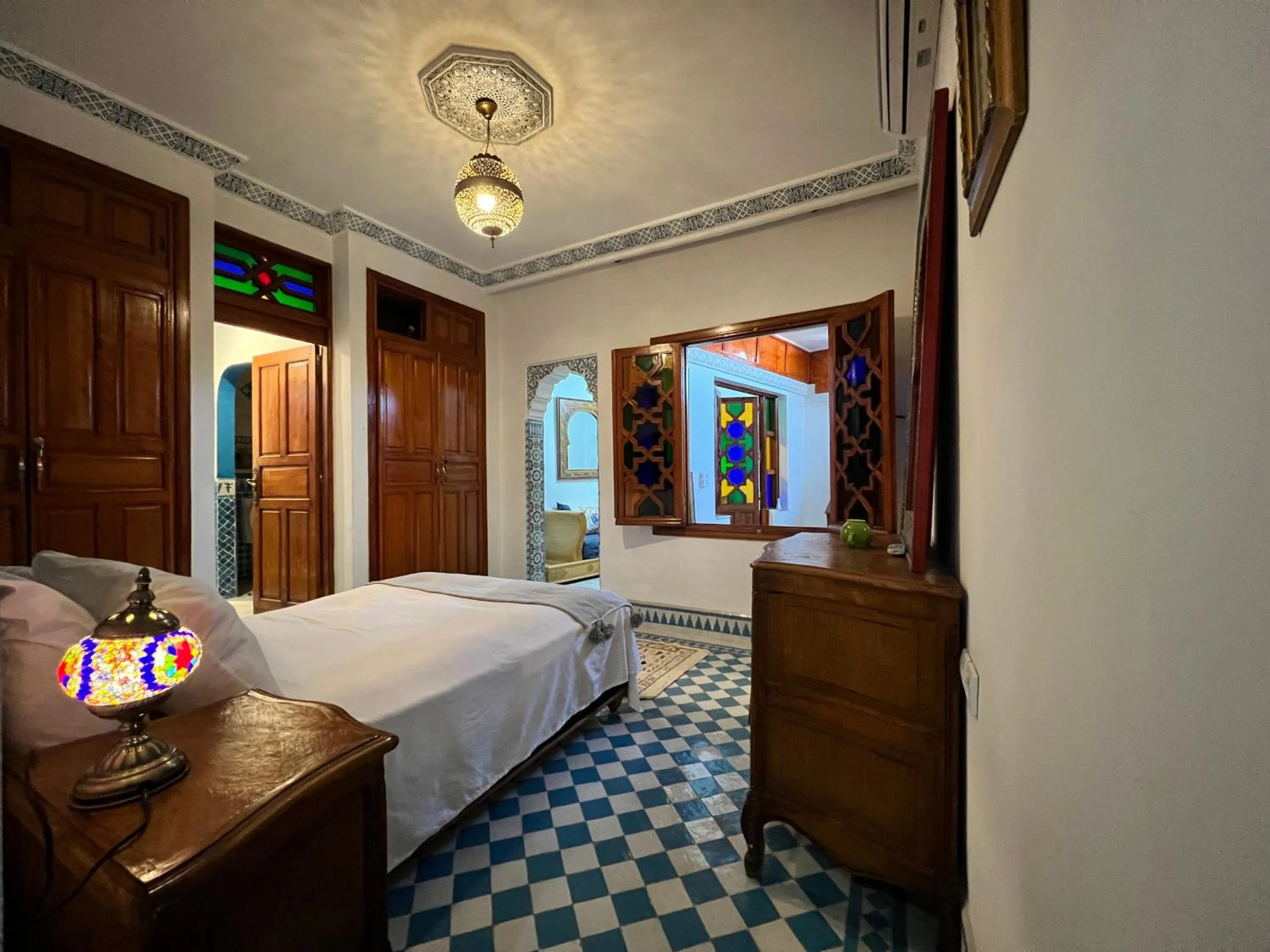 Bed in Fès Riad Scalia Traditional Guesthouse Morocco