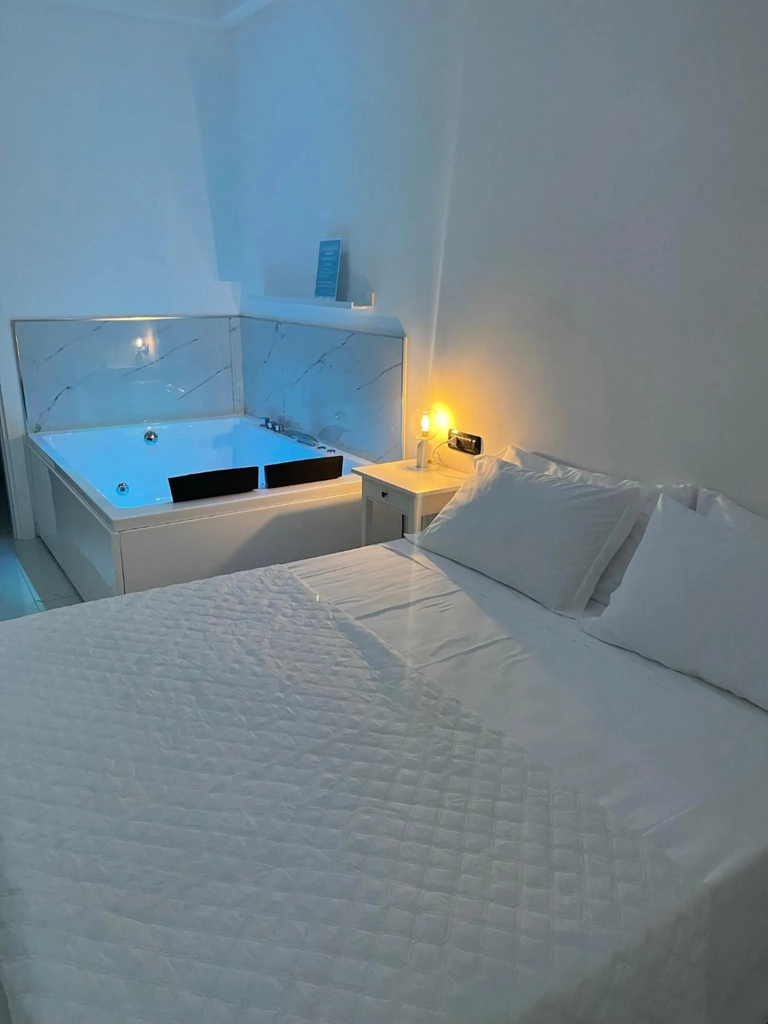 Deluxe Suite with Spa Bath in Costantino Home