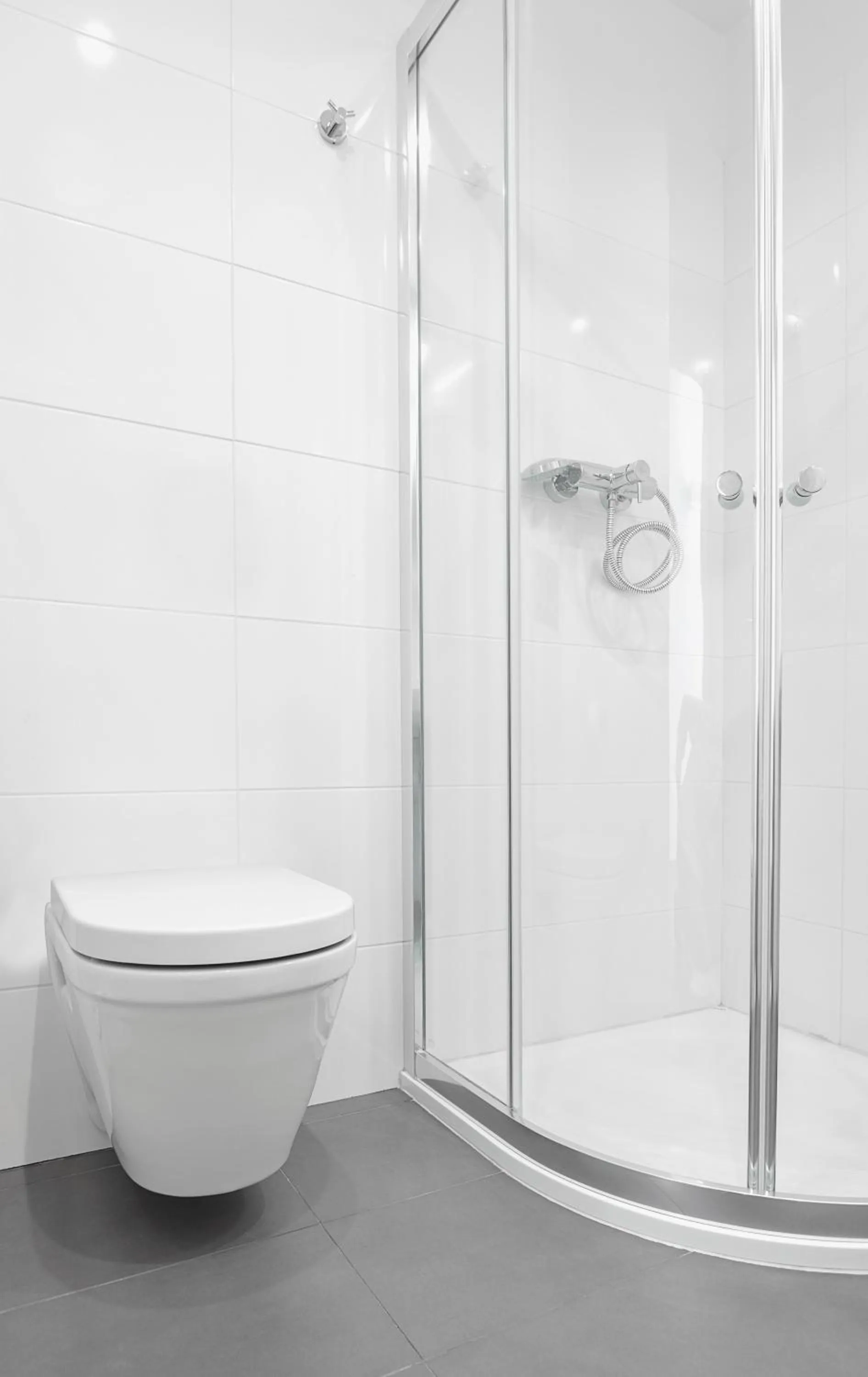 Shower in Hotel Garden Court