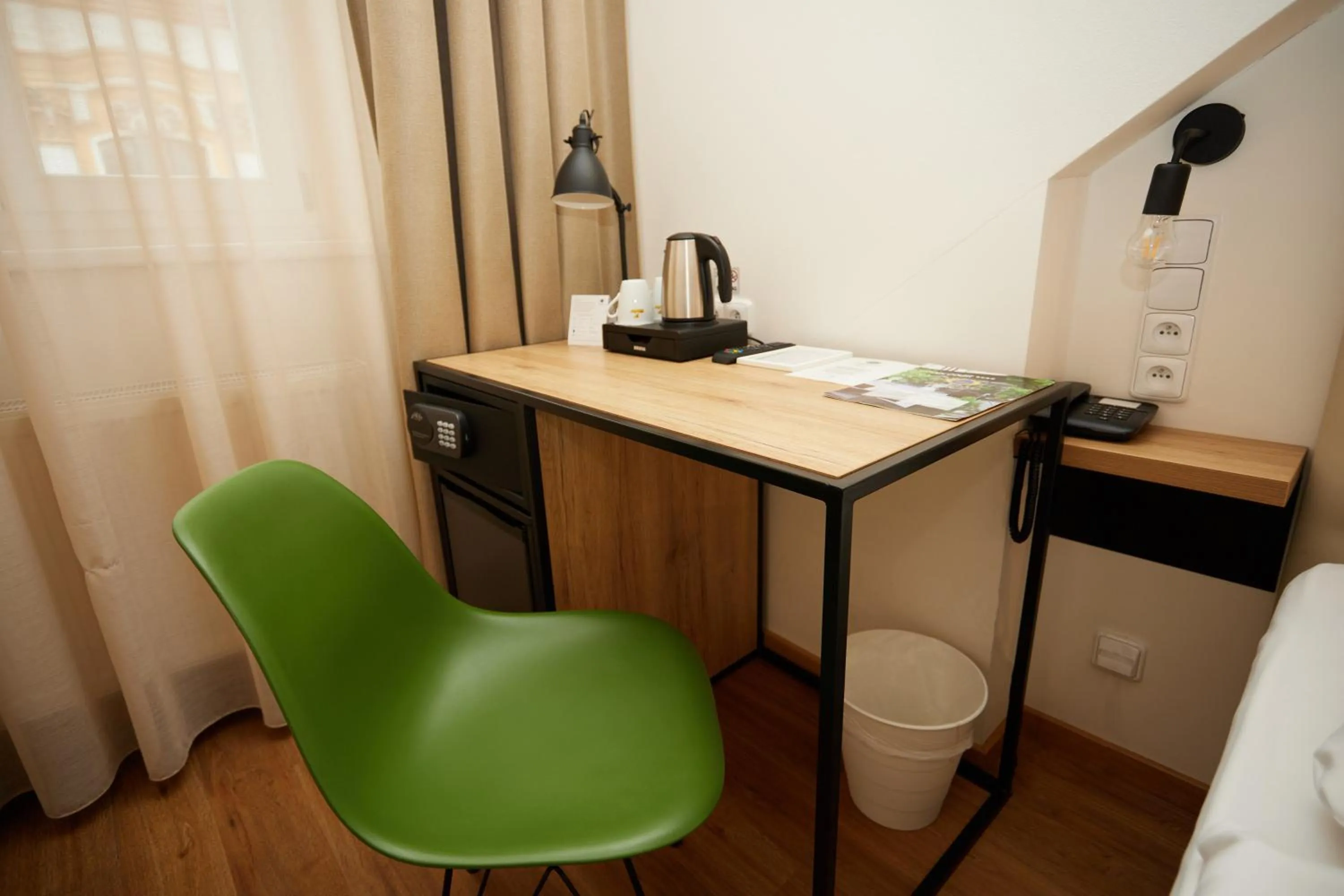 Coffee/tea facilities in Hotel Garden Court