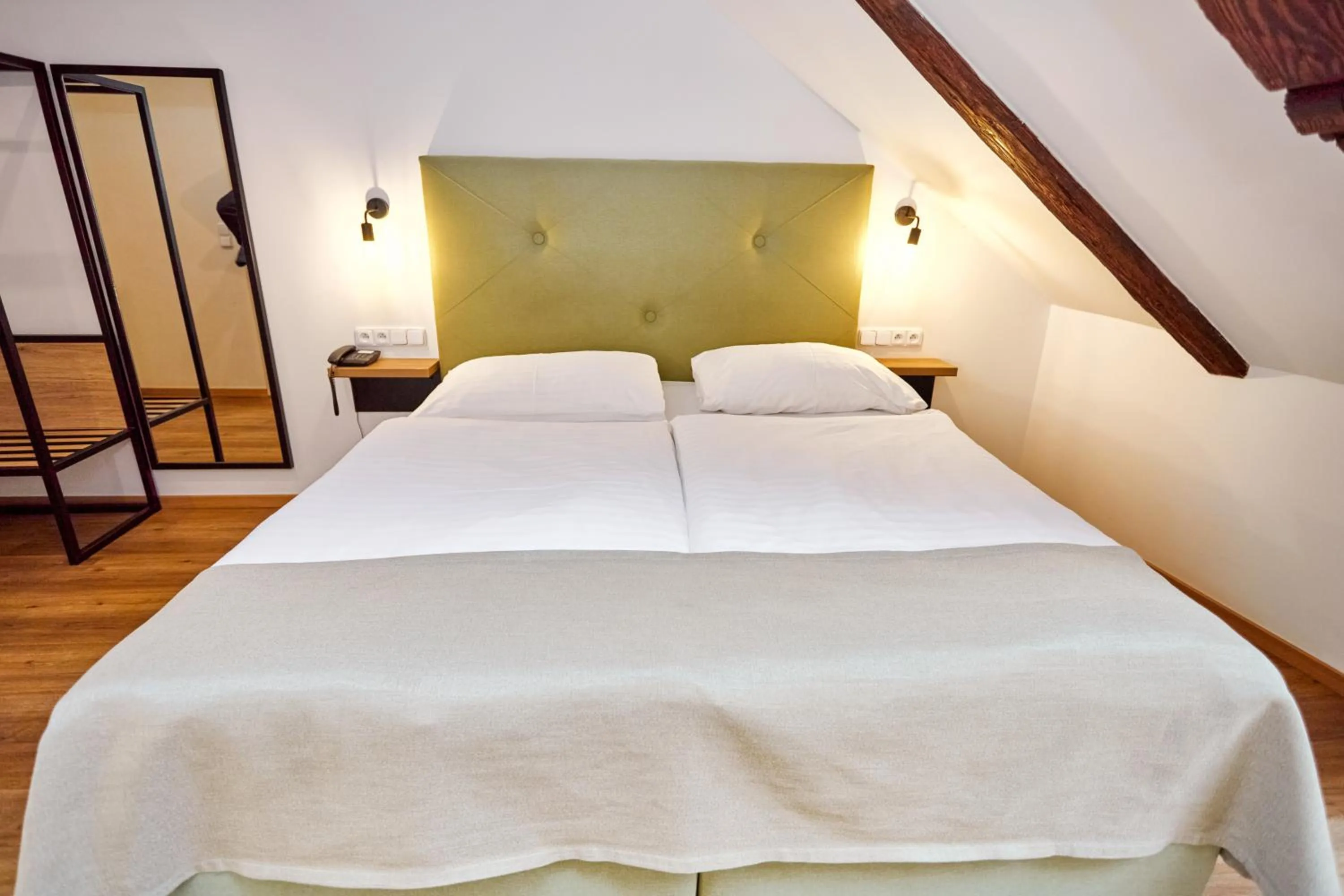 Bed in Hotel Garden Court