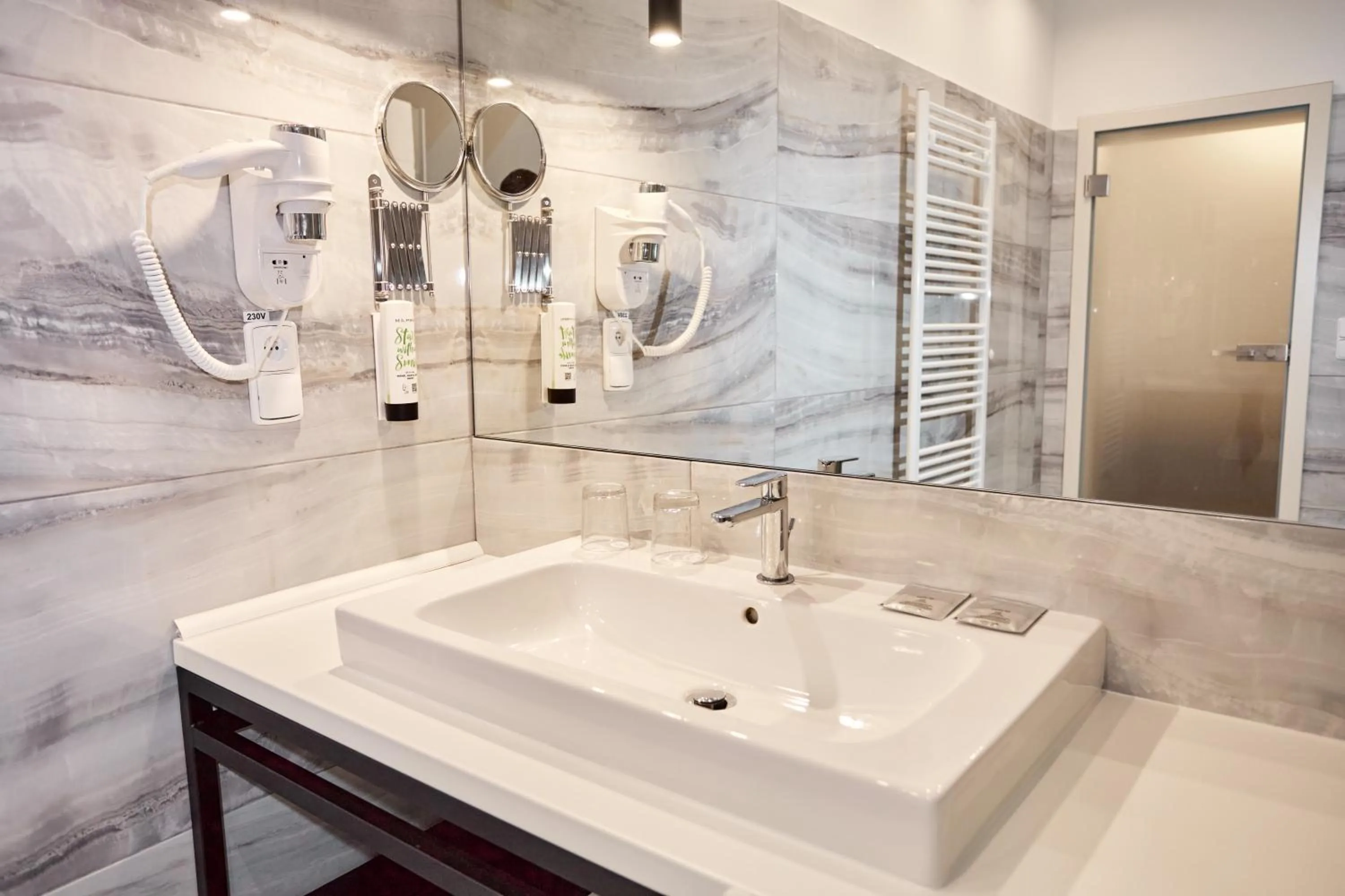 Bathroom in Hotel Garden Court