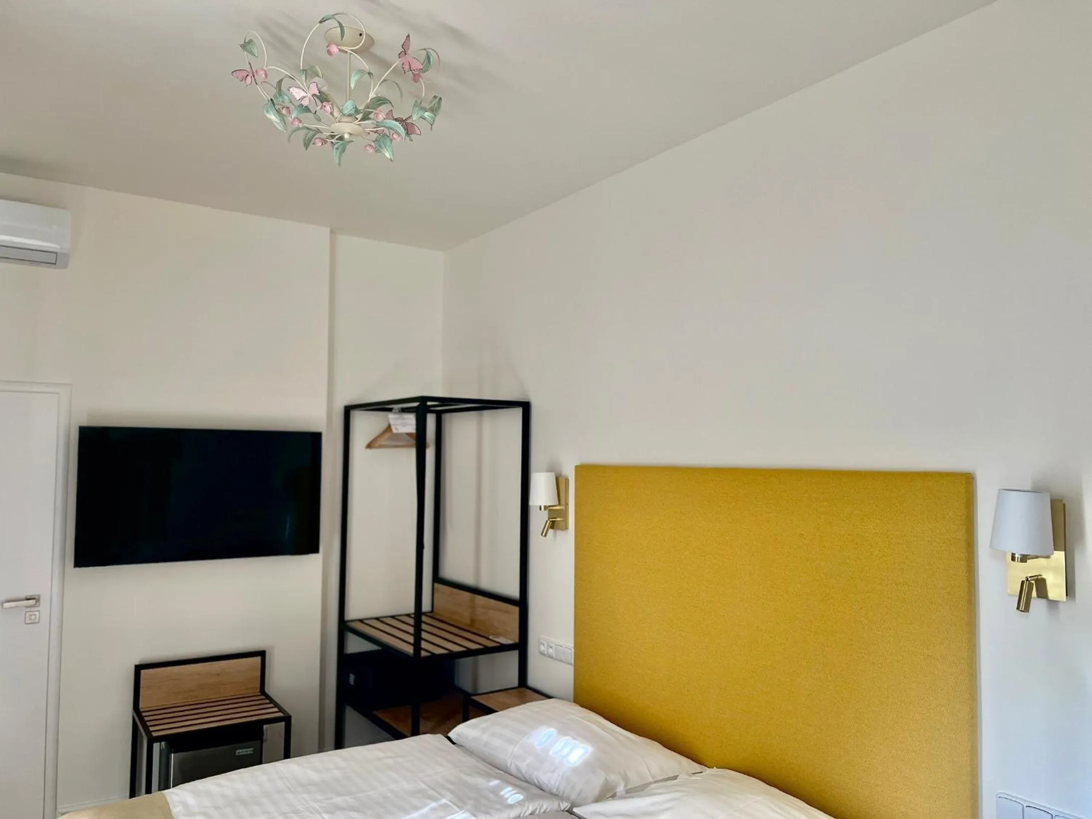 Bed in Hotel Garden Court