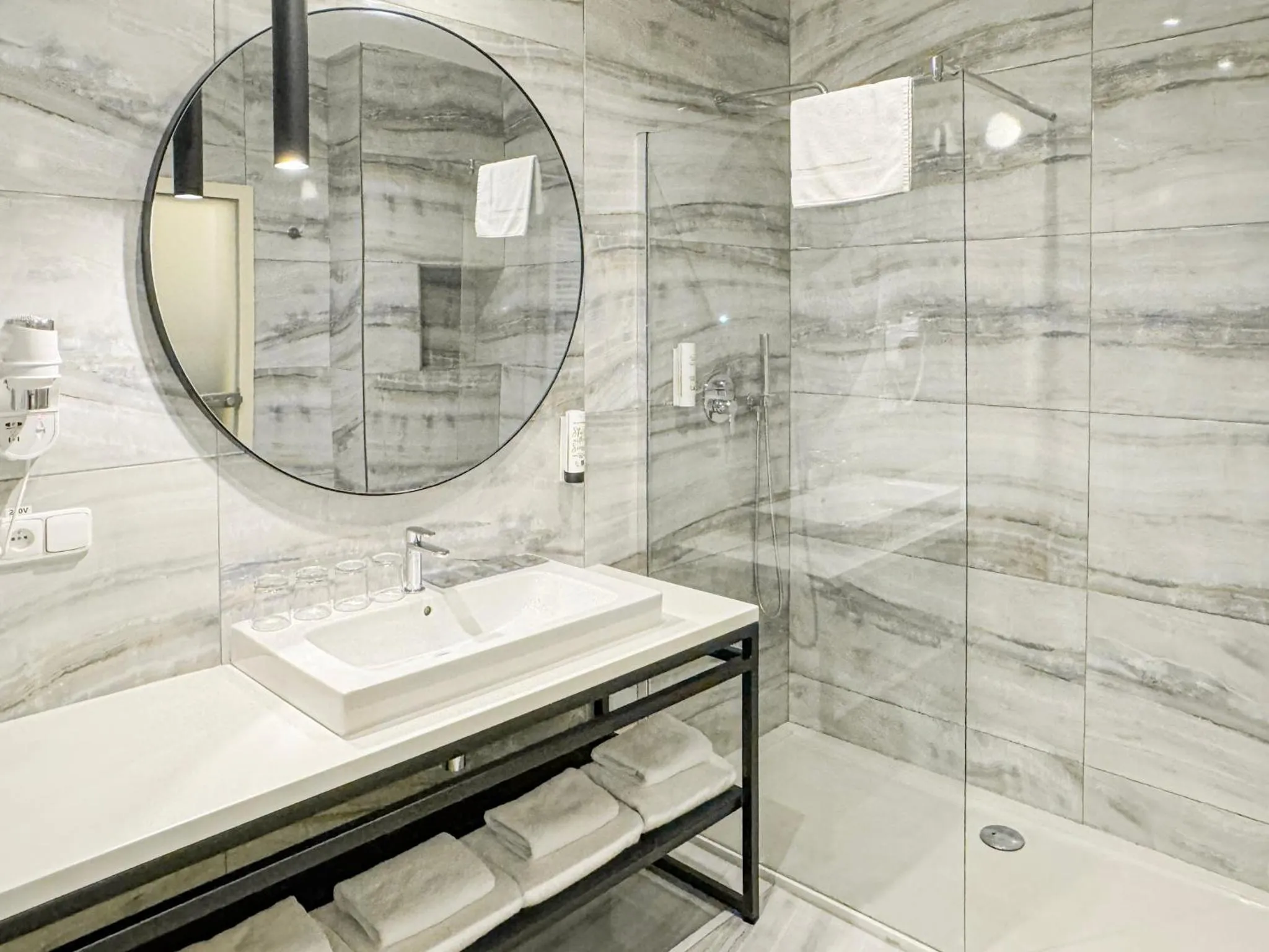 Toilet in Hotel Garden Court