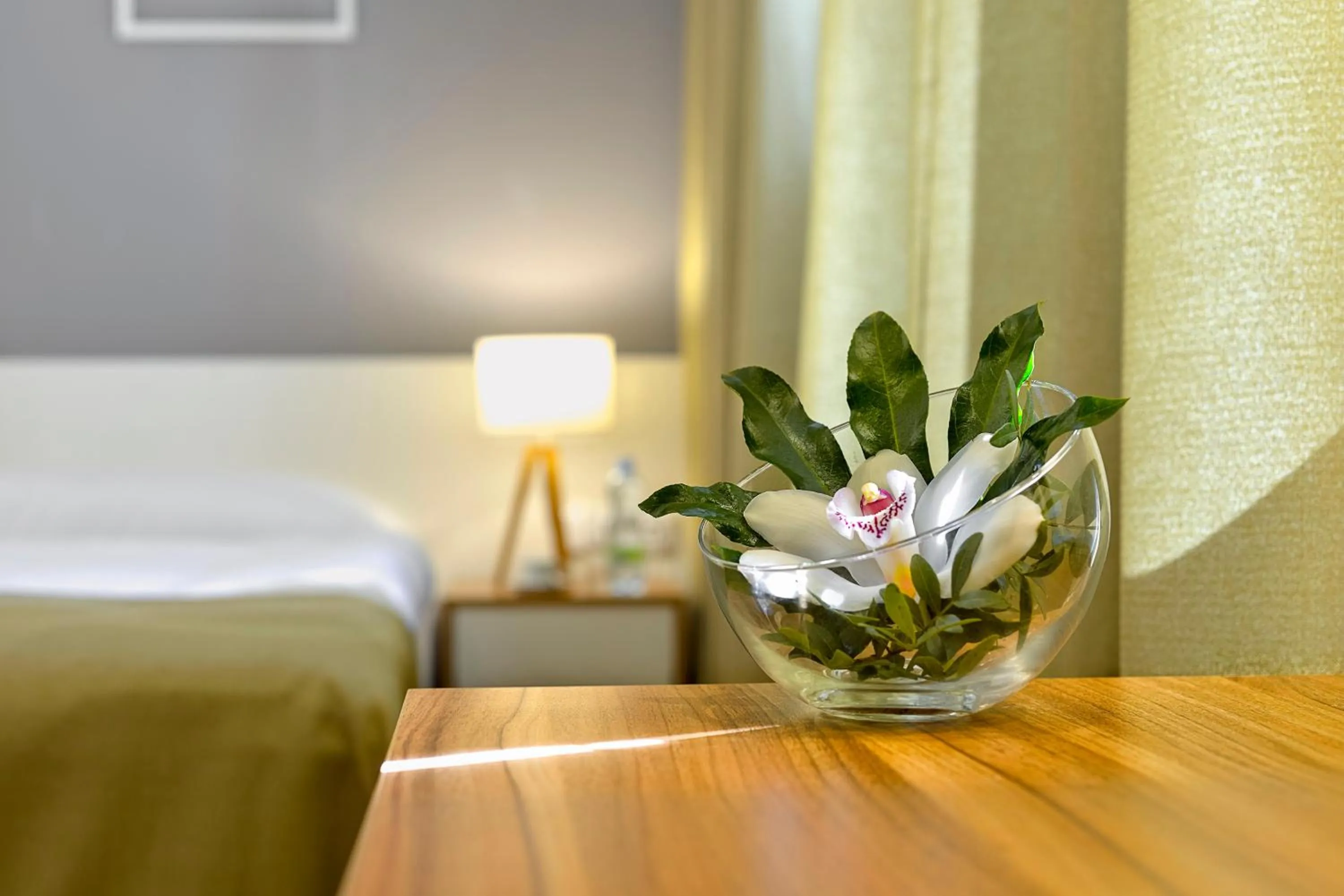 Decorative detail, Bed in Hotel Garden Court