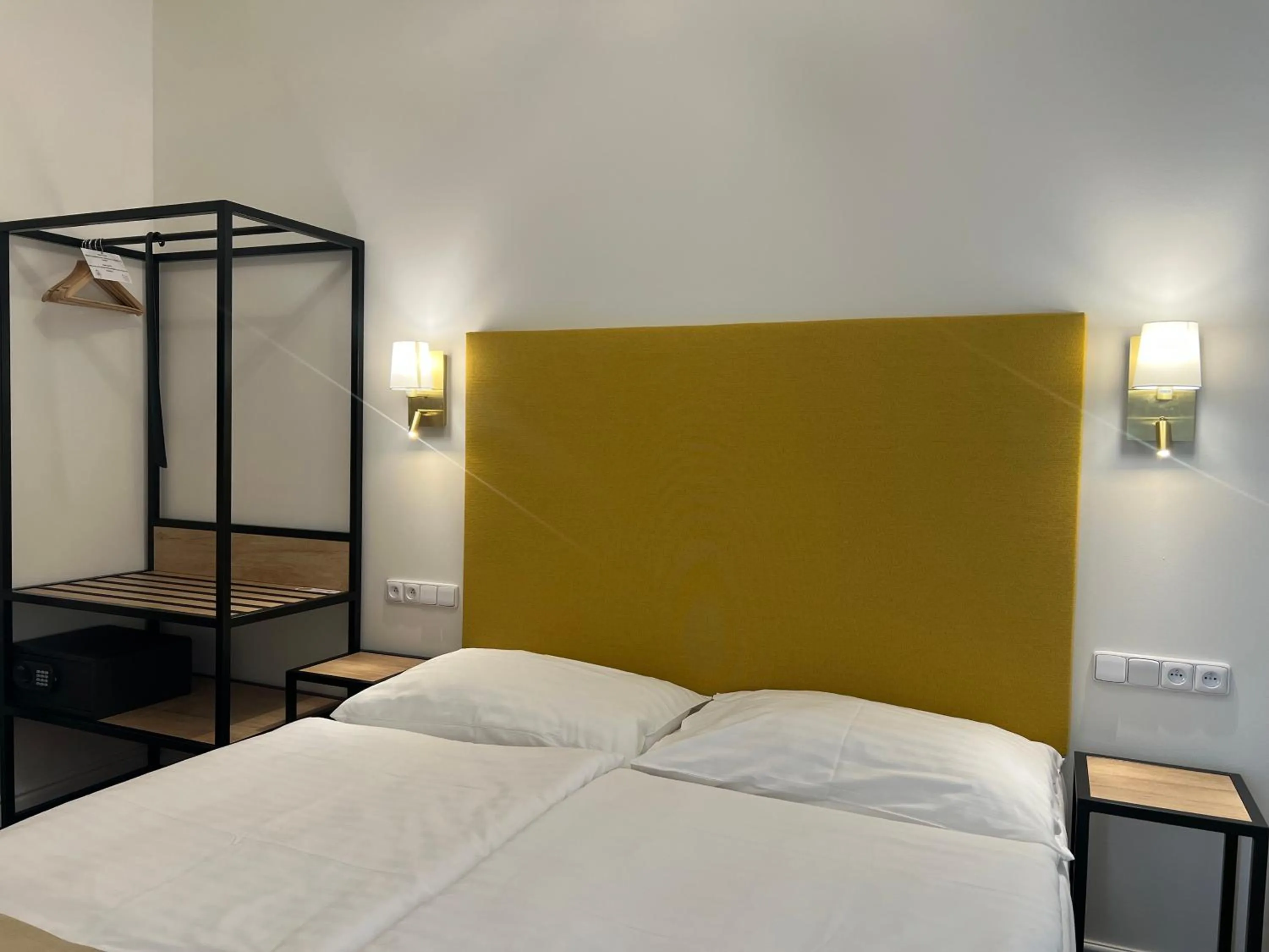 Bed in Hotel Garden Court