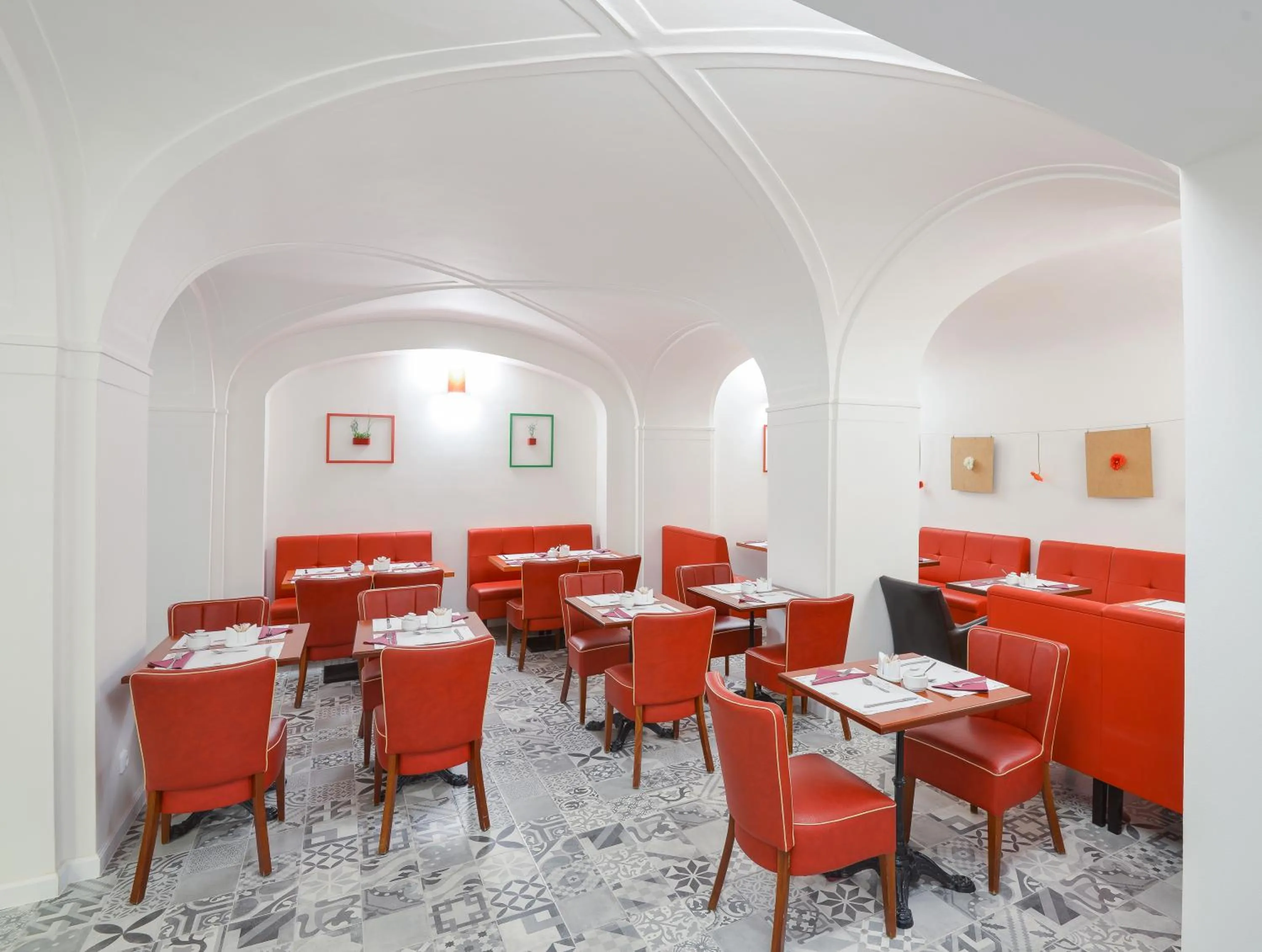 Food and drinks in Hotel Garden Court