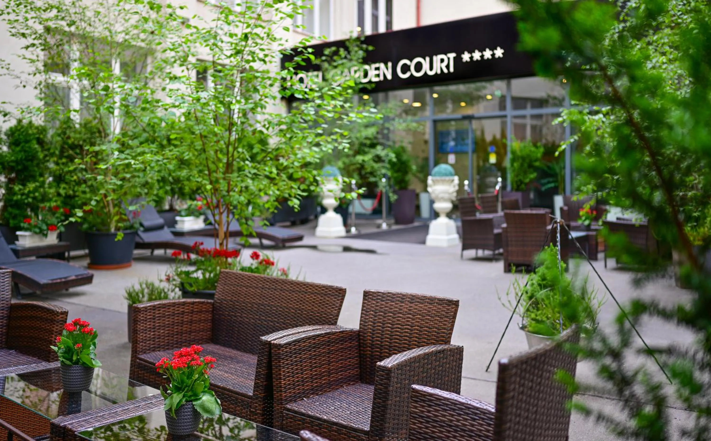 Patio in Hotel Garden Court