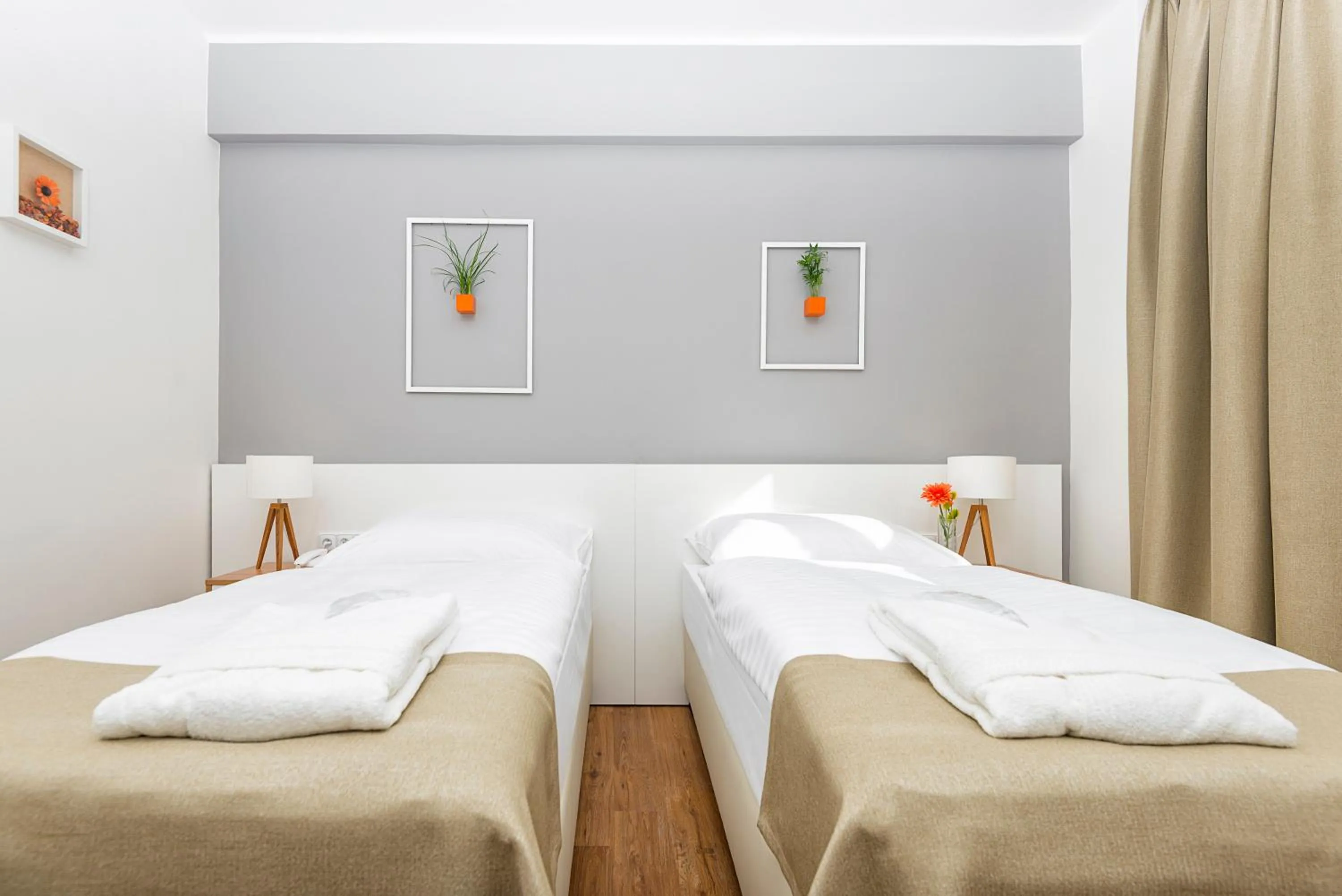 Bedroom, Bed in Hotel Garden Court