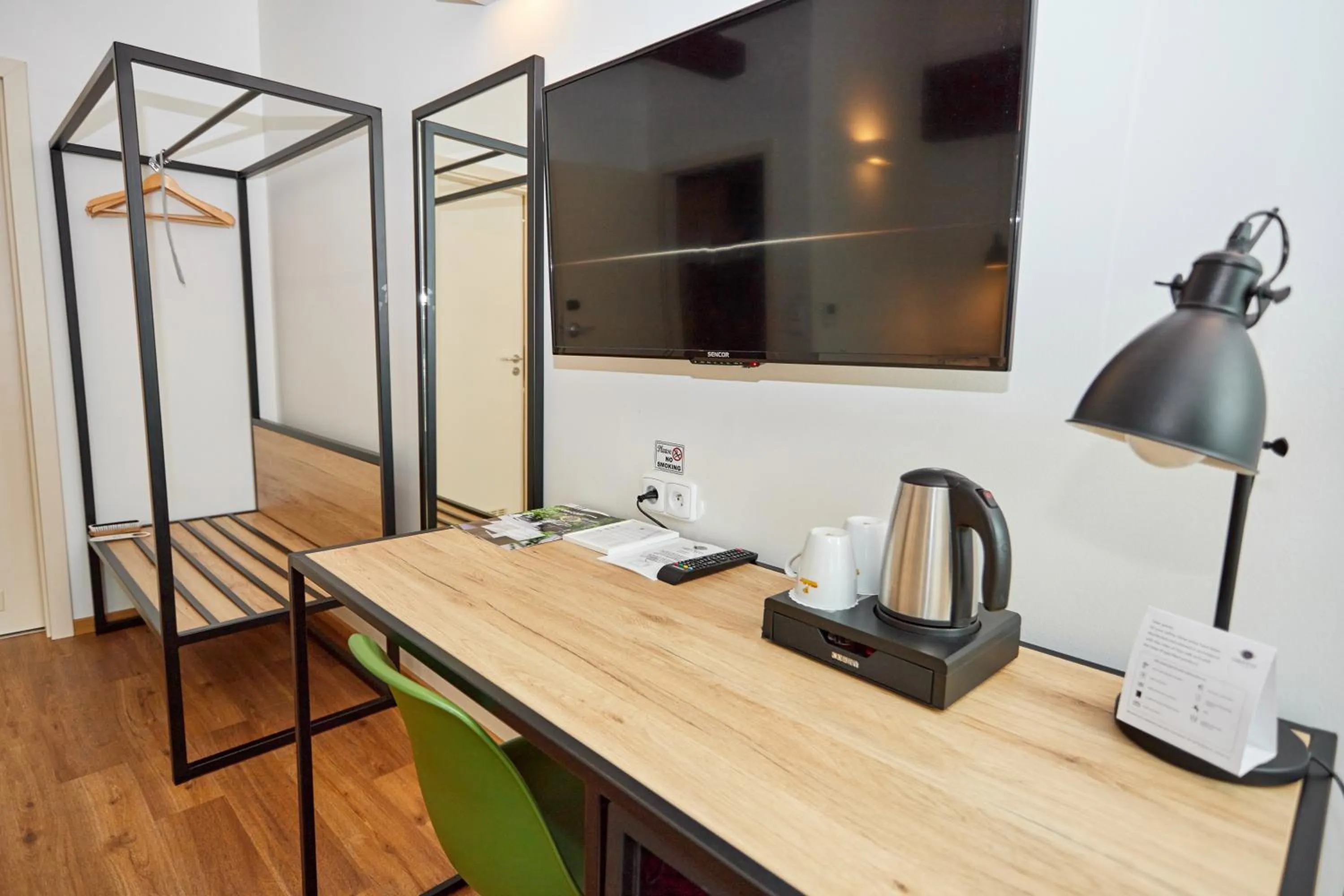 TV and multimedia in Hotel Garden Court