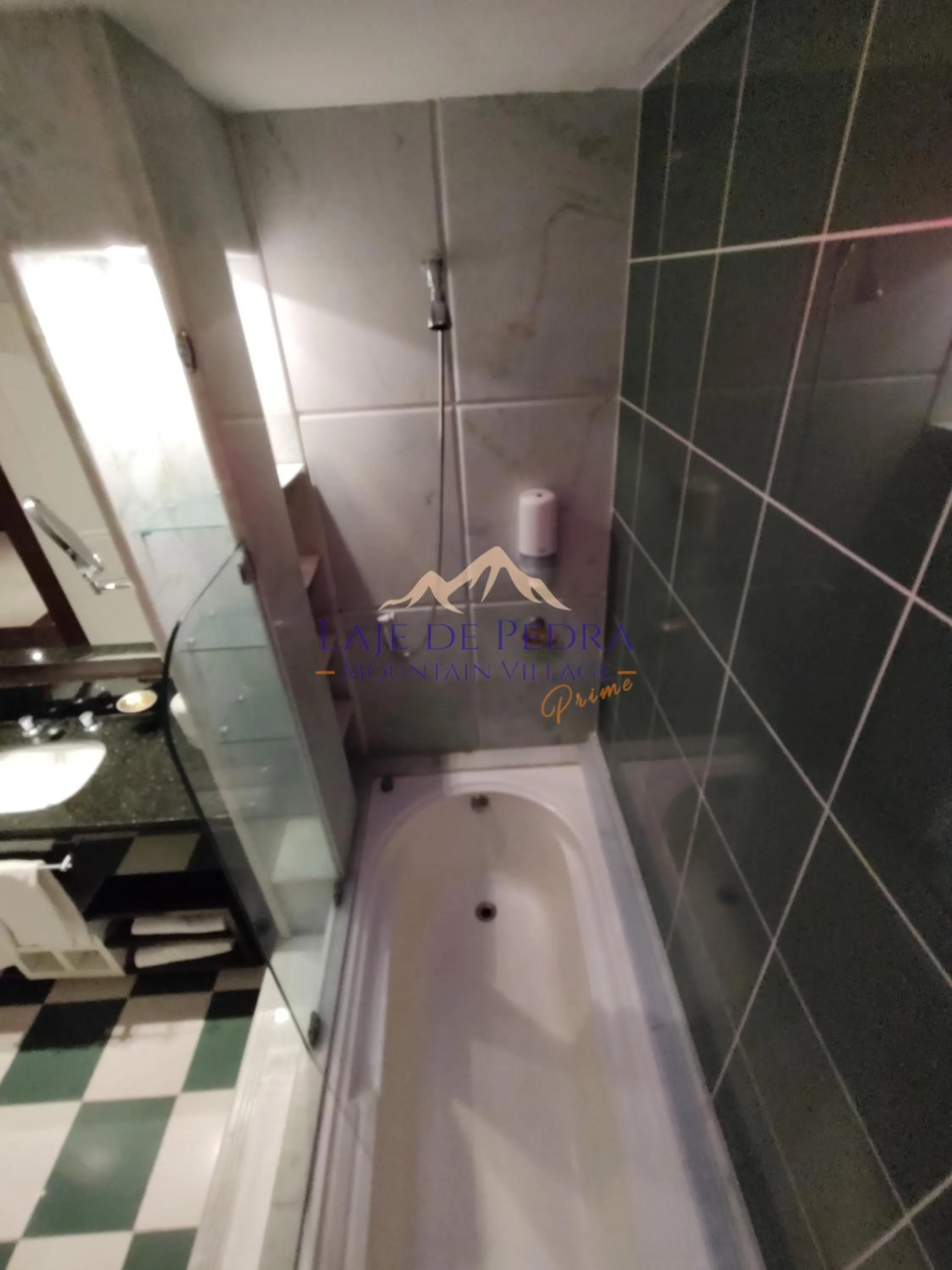 Shower in Laje de Pedra Mountain VillagePrime