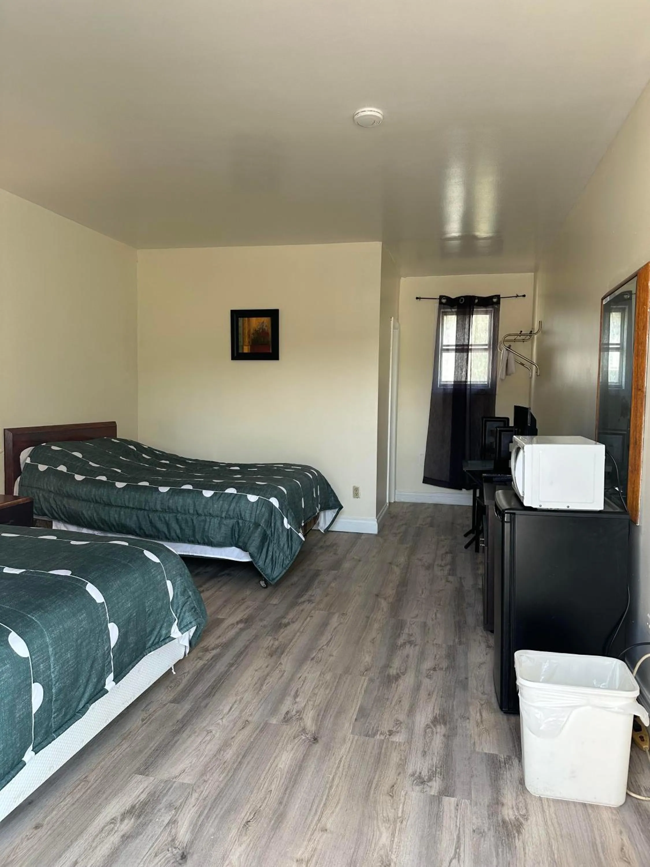 Bedroom, Bed in Carriage Inn Motel