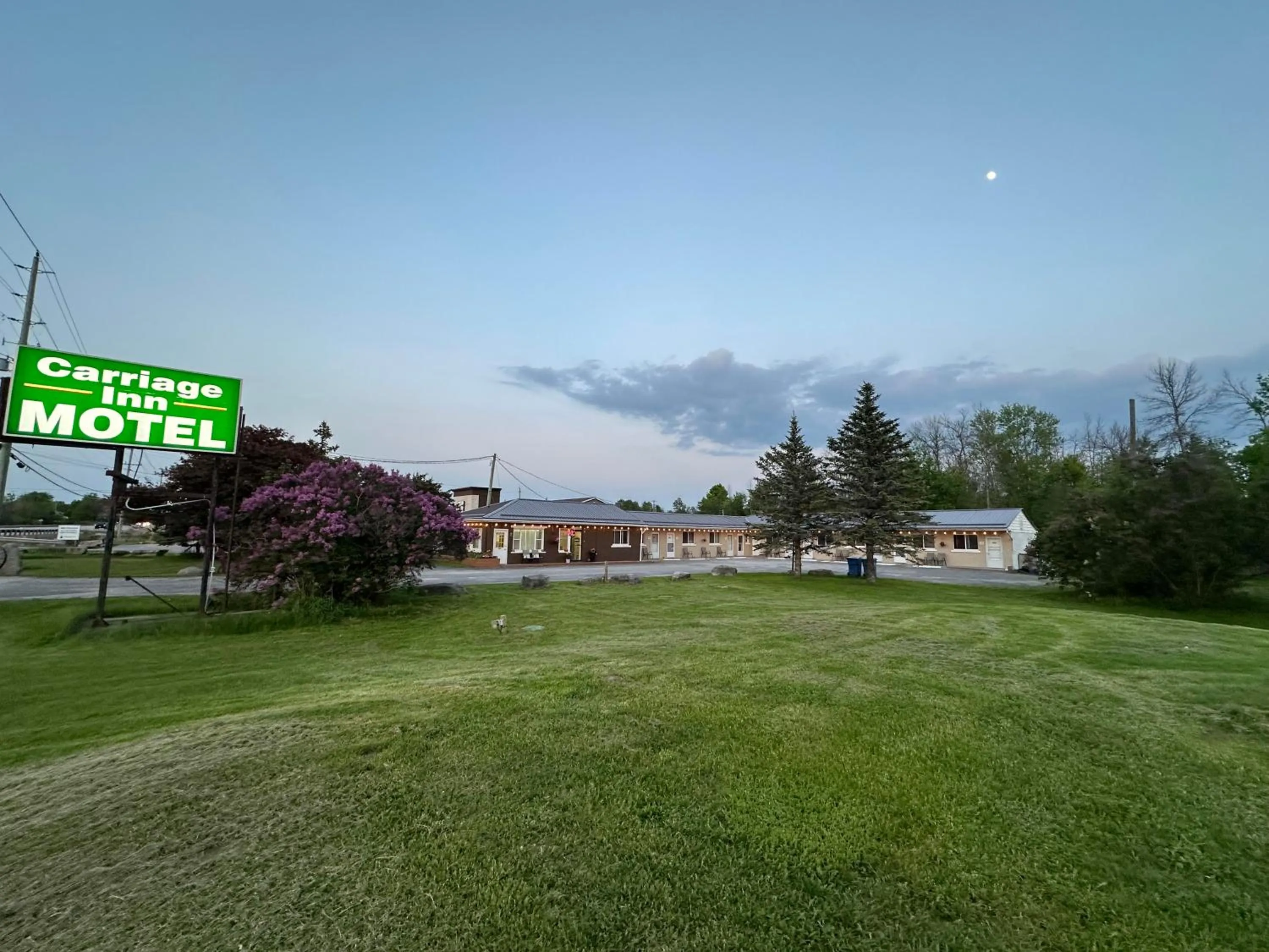 Property building in Carriage Inn Motel