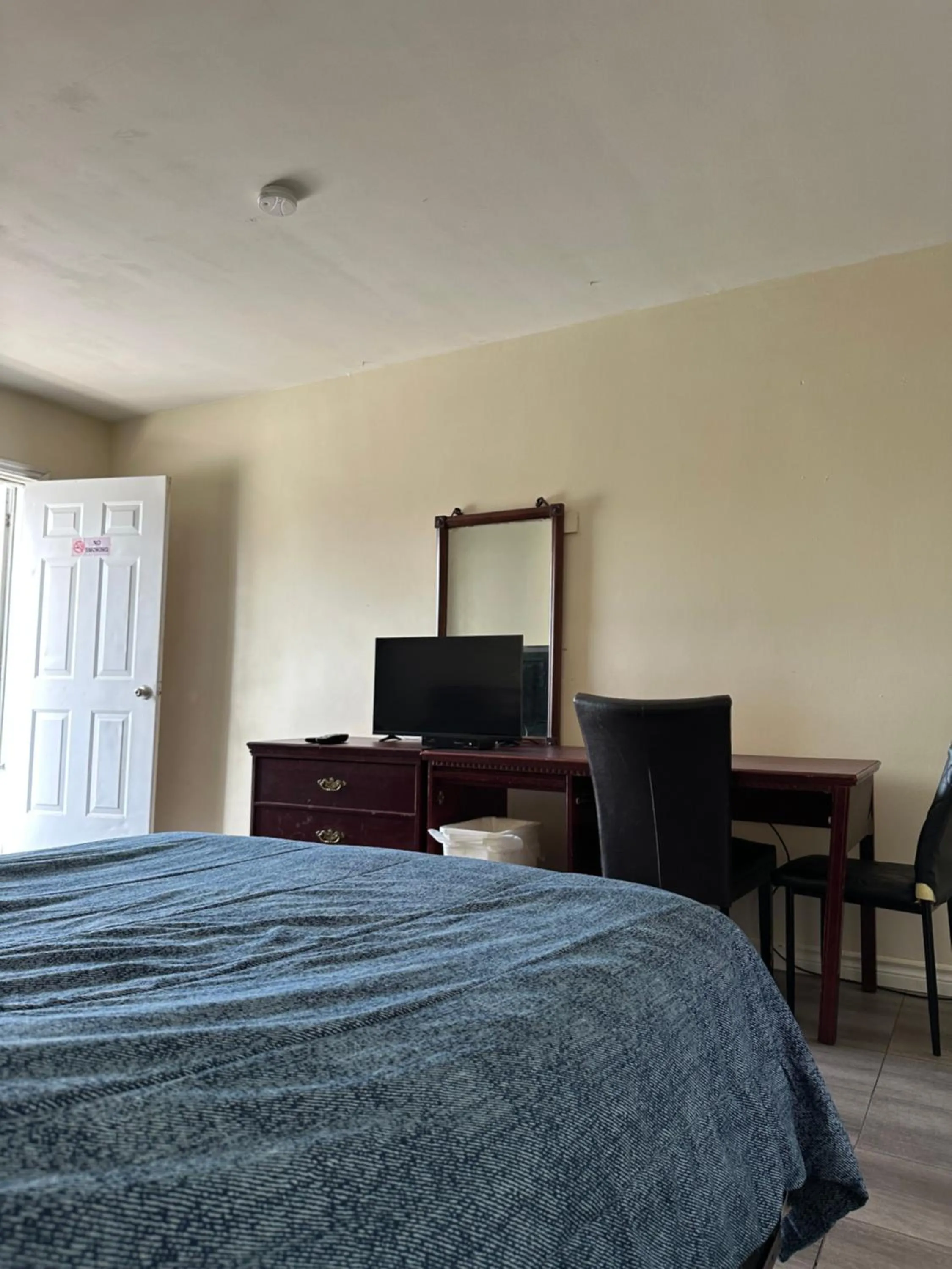 Bed in Carriage Inn Motel