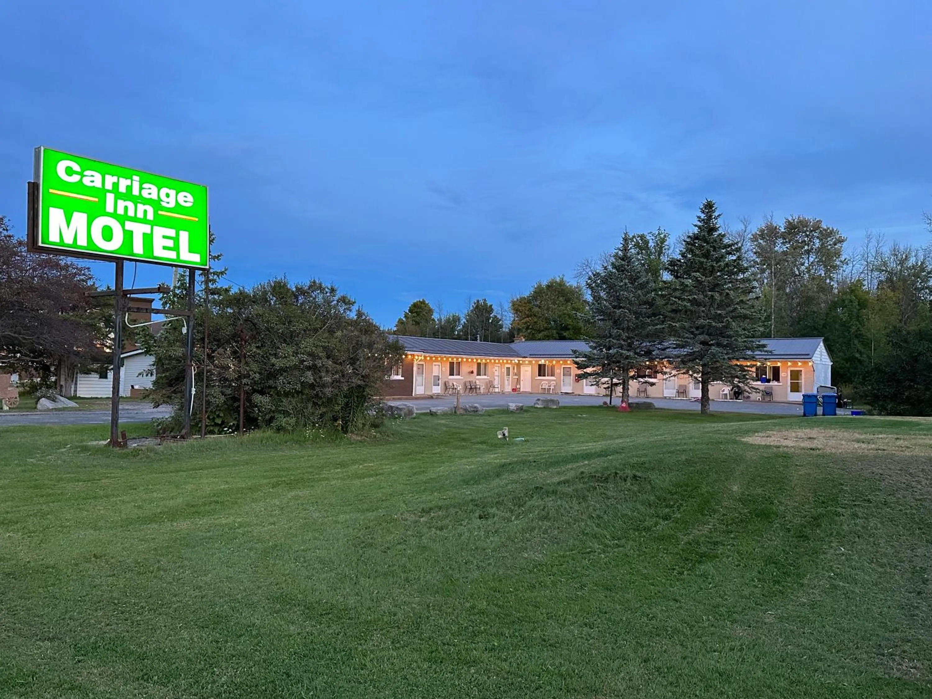 Property building in Carriage Inn Motel