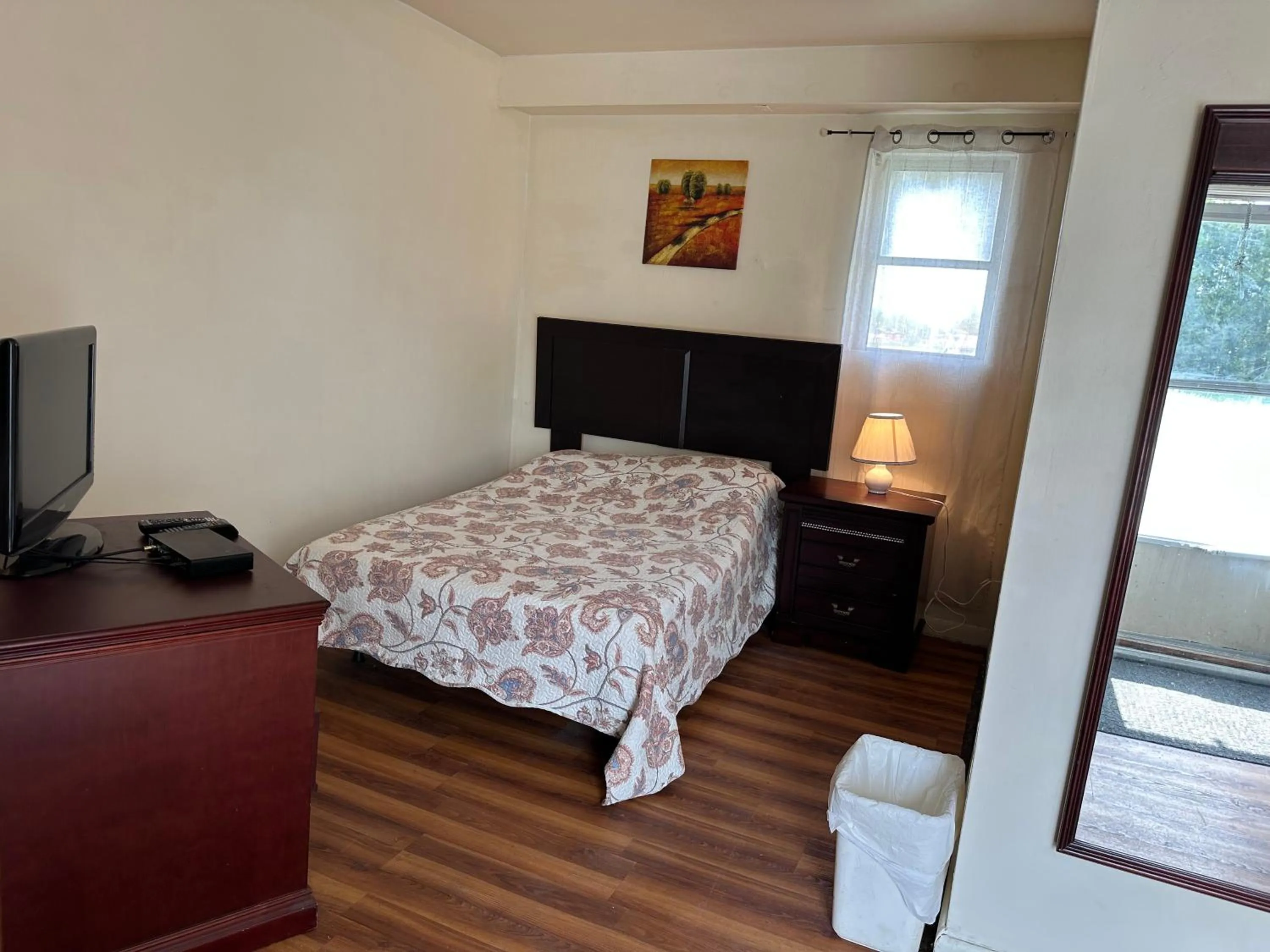 Bed in Carriage Inn Motel
