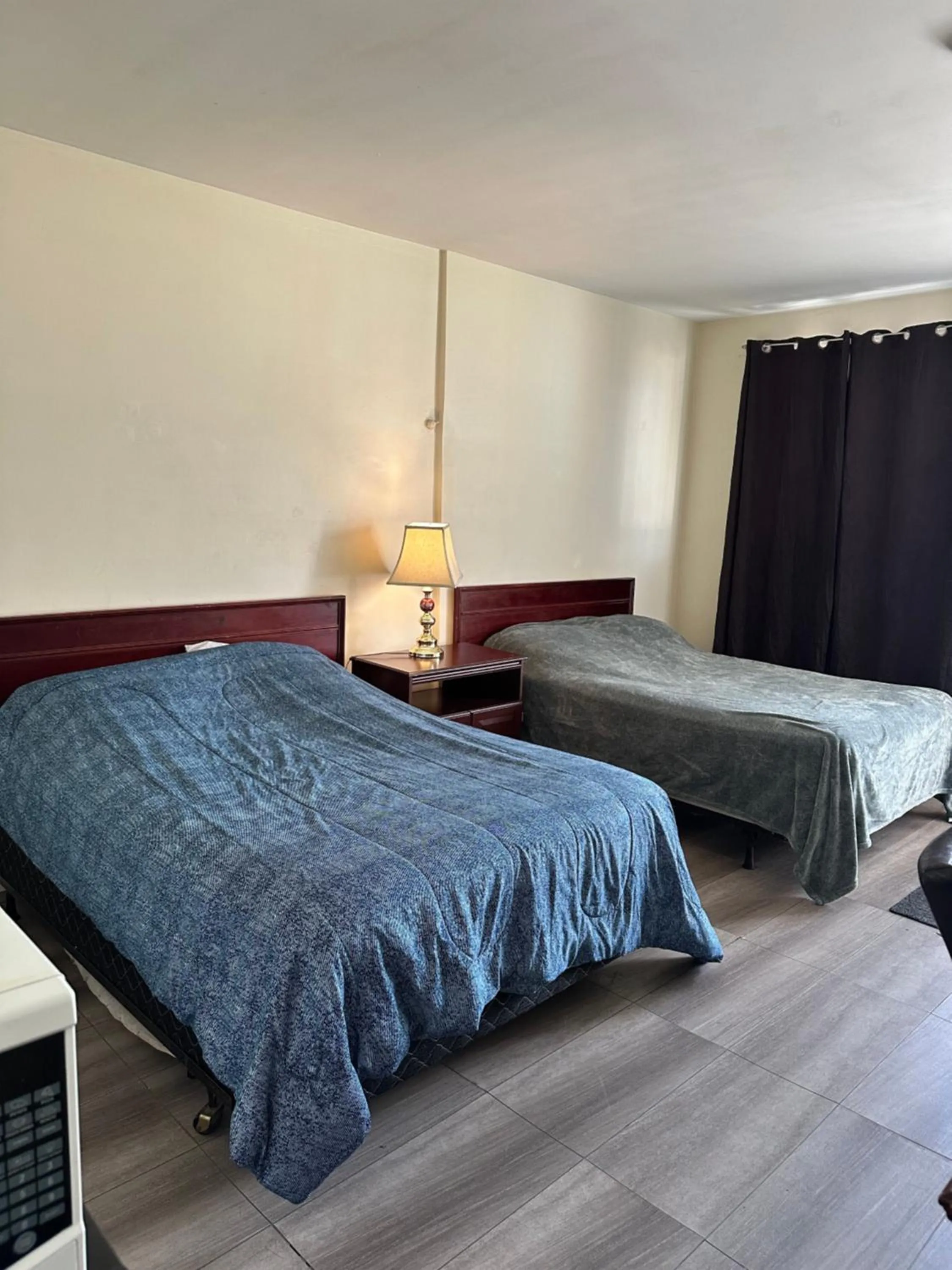 Bed in Carriage Inn Motel
