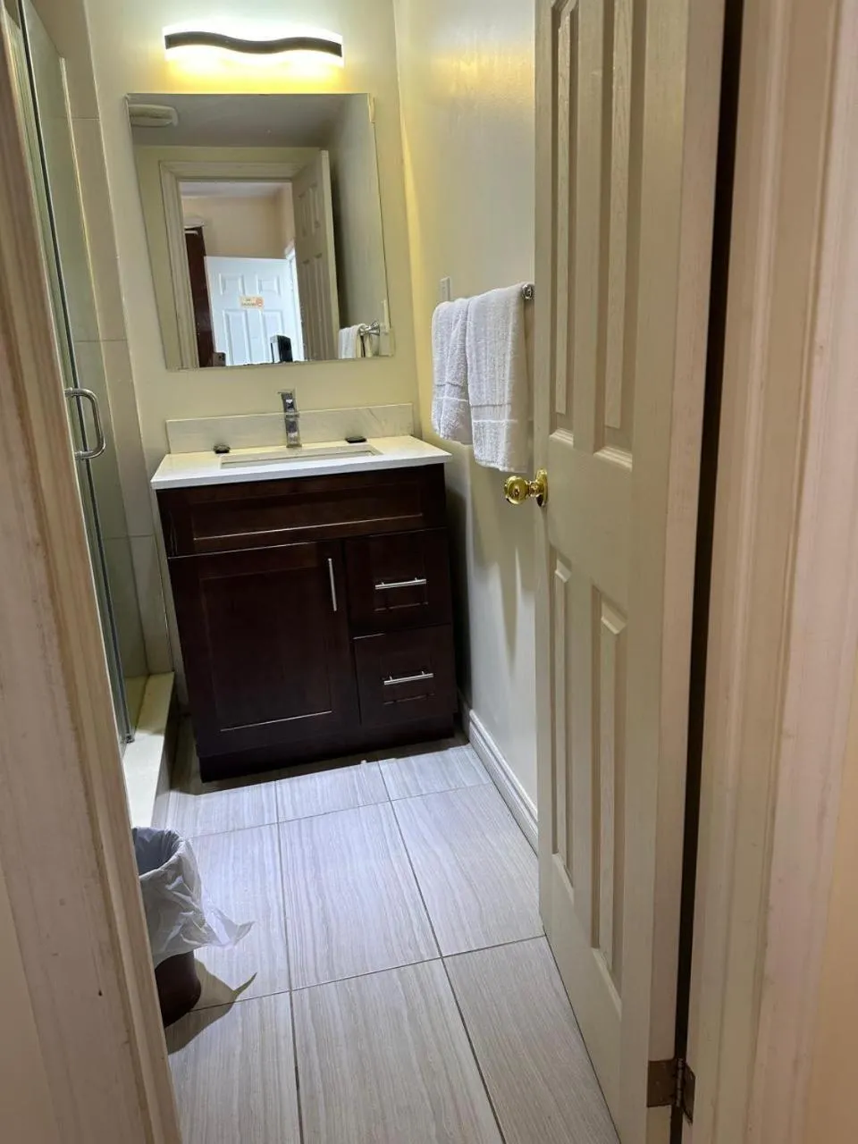 Bathroom in Carriage Inn Motel