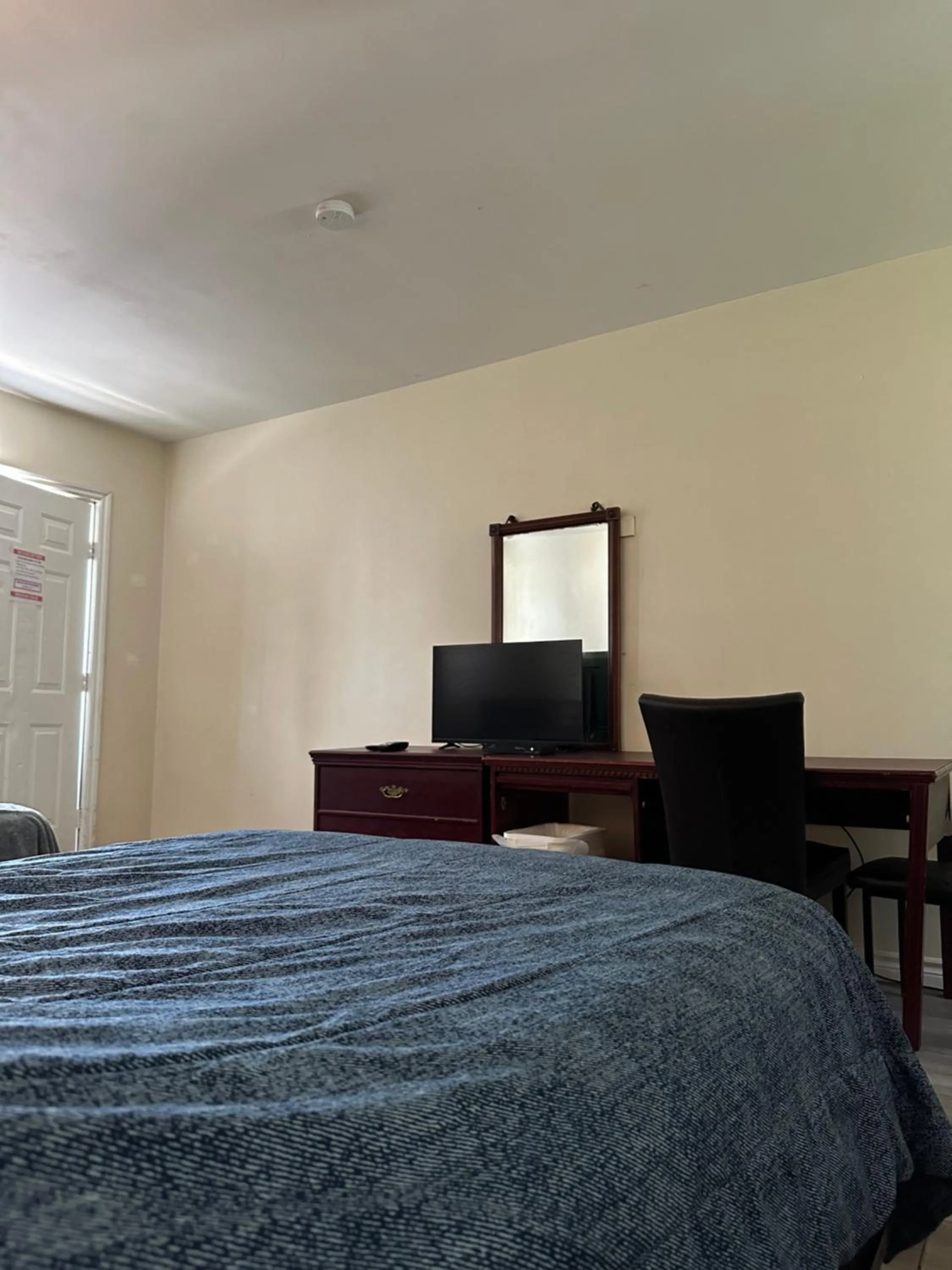 TV and multimedia, Bed in Carriage Inn Motel