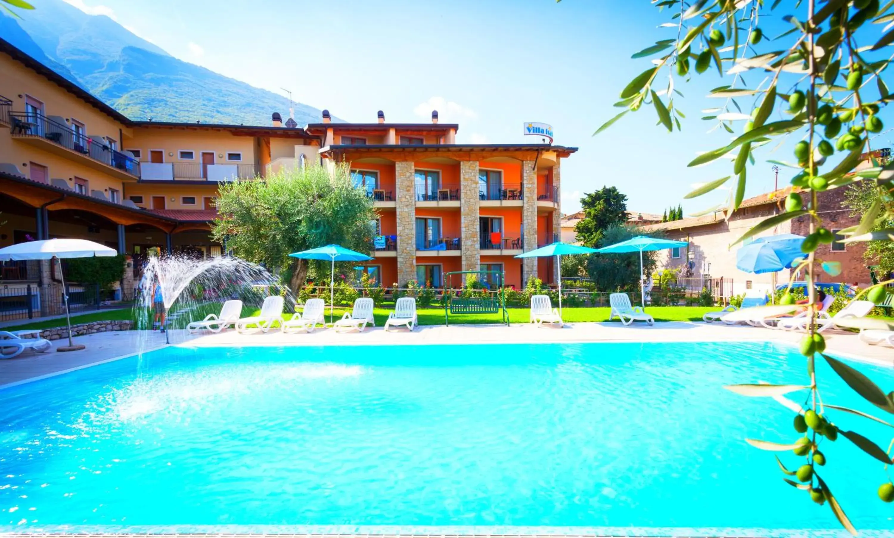 Swimming Pool in Hotel Villa Isabella