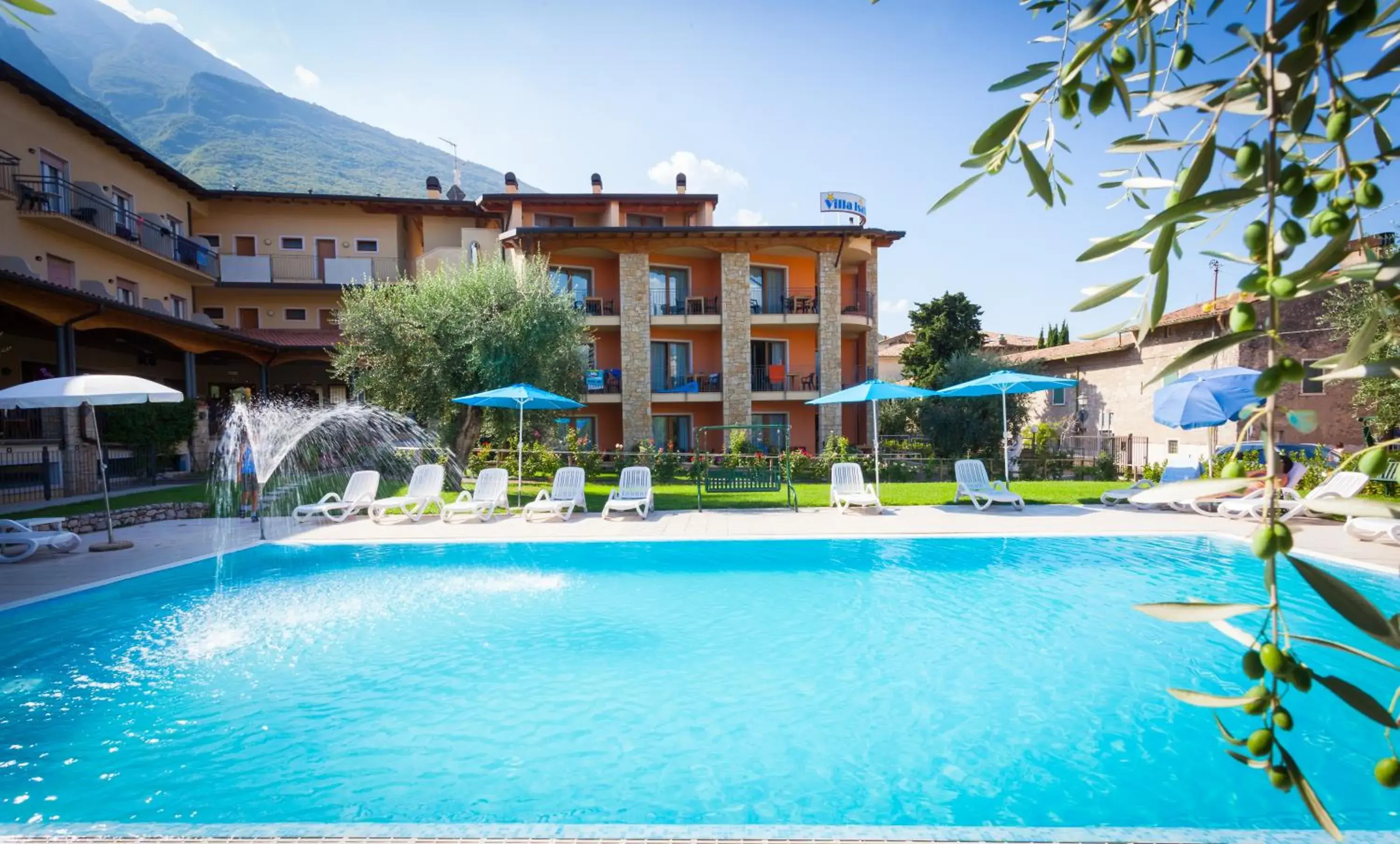 Swimming Pool in Hotel Villa Isabella