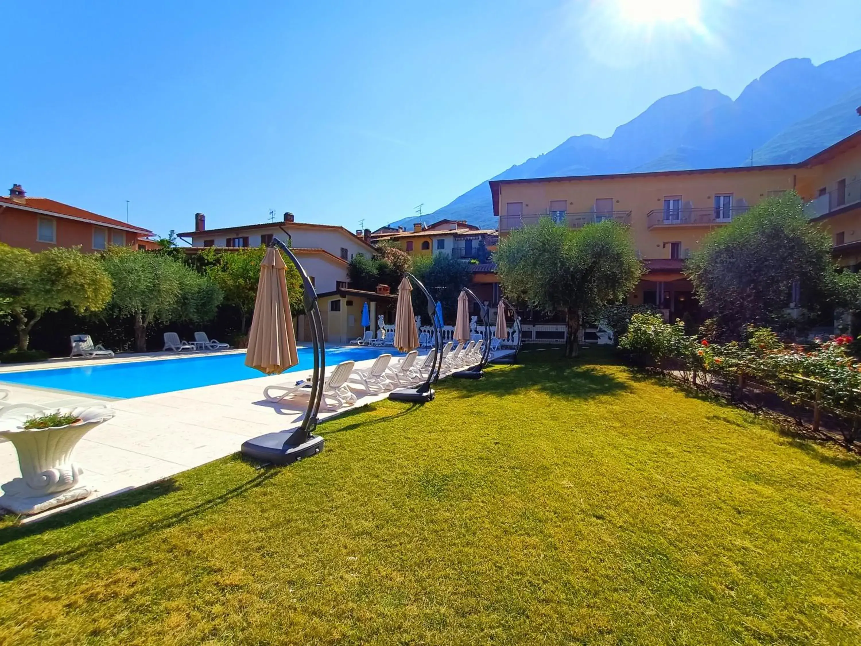 Swimming Pool in Hotel Villa Isabella