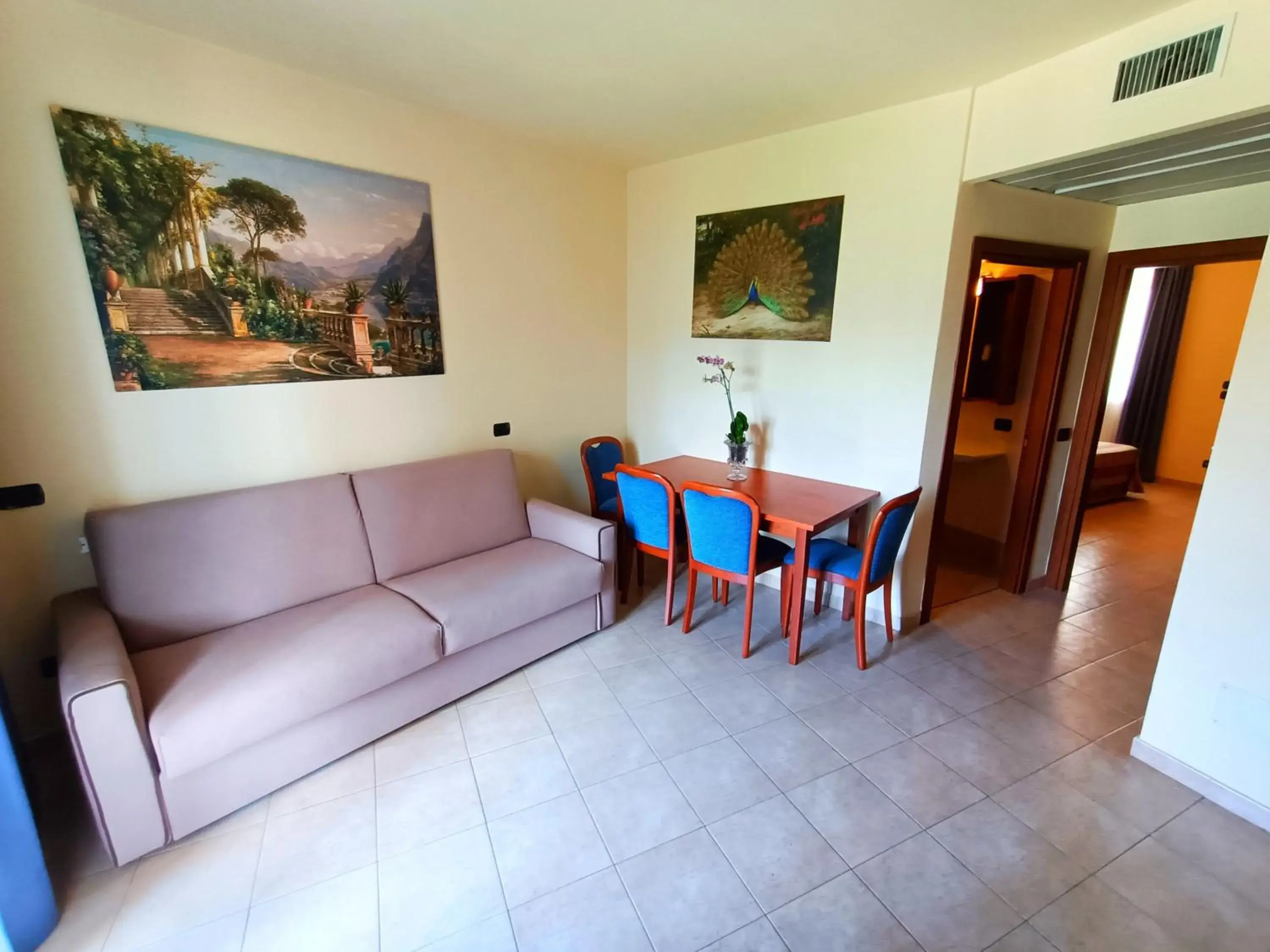 Dining Area in Hotel Villa Isabella