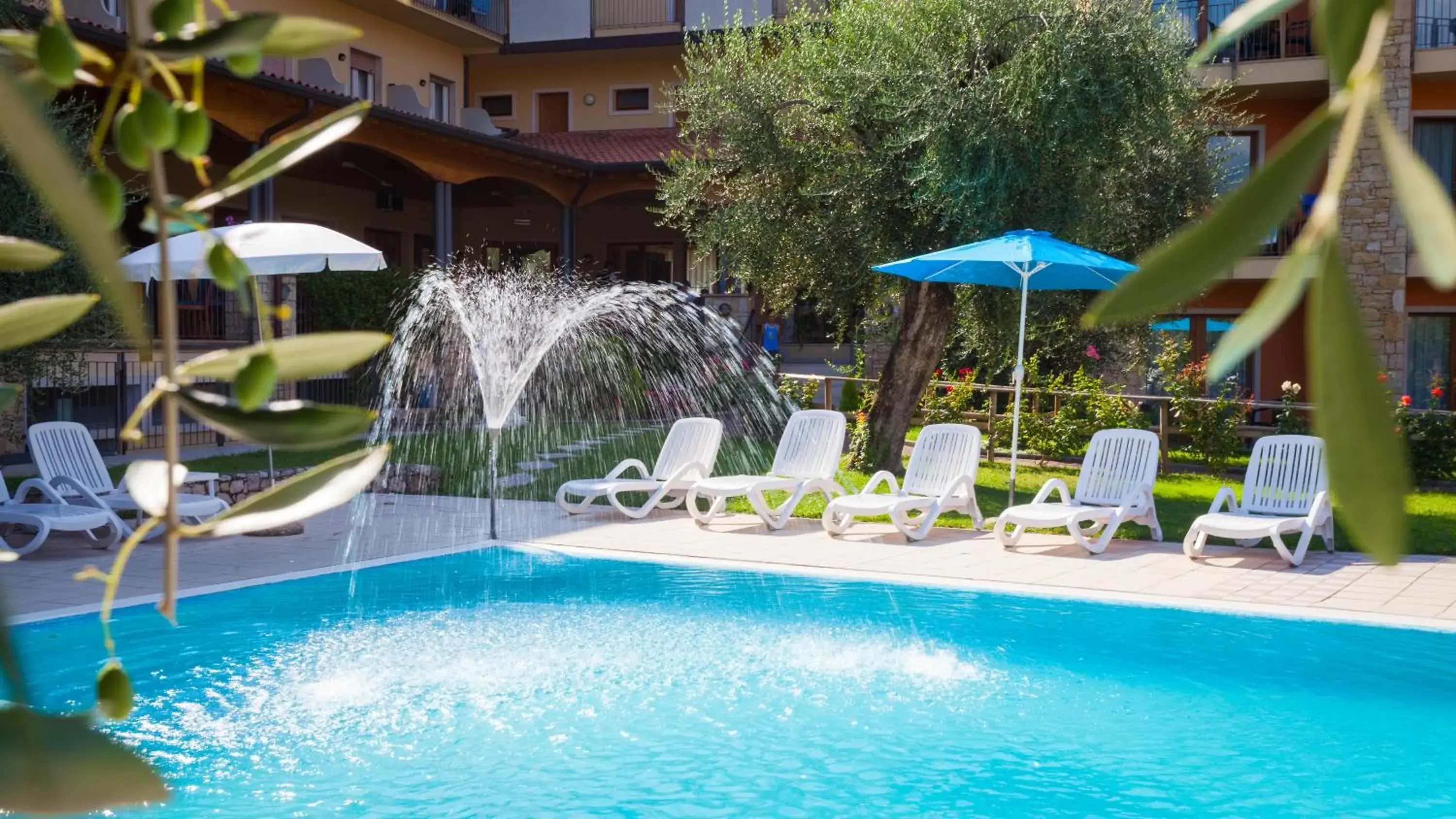 Swimming Pool in Hotel Villa Isabella