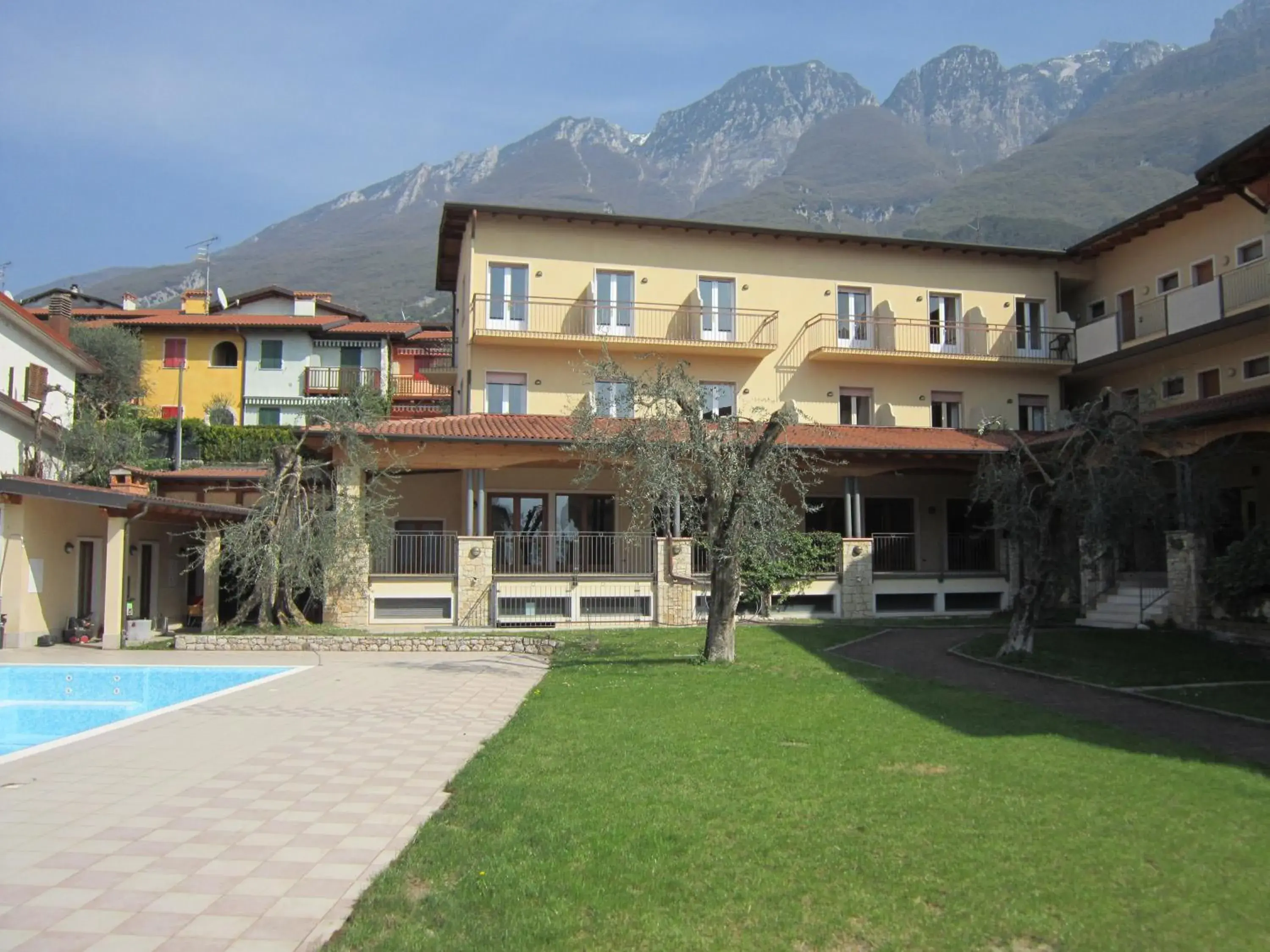 Garden, Property Building in Hotel Villa Isabella