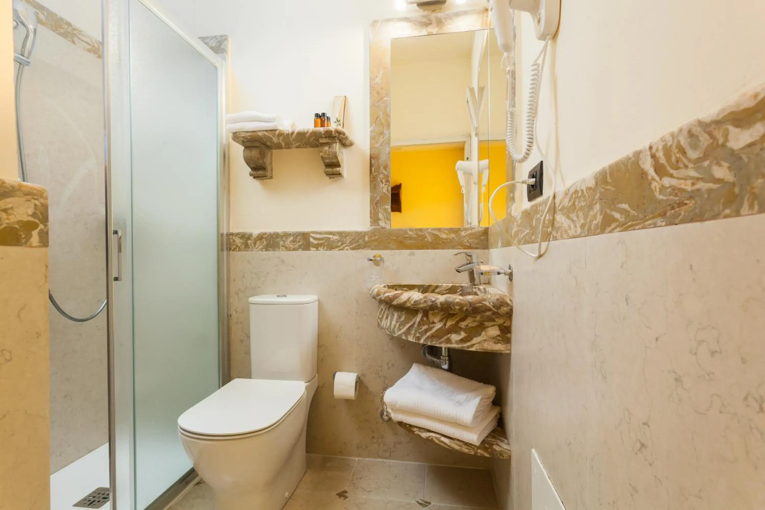 Bathroom in Hotel Villa Isabella